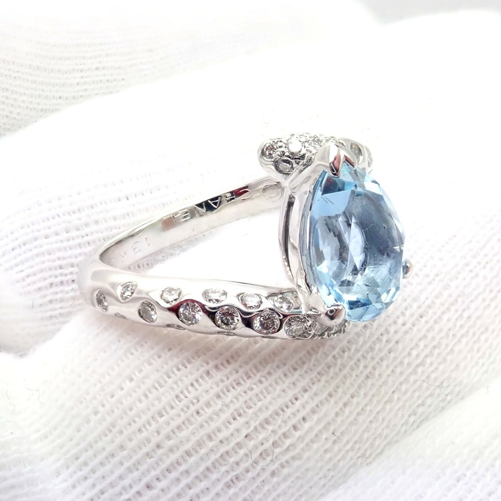 Authentic Chanel Comete Star 18k White Gold Diamond 2.25ct Aquamarine Ring - Luxury Jewelry for Weddings, Anniversaries & Special Occasions