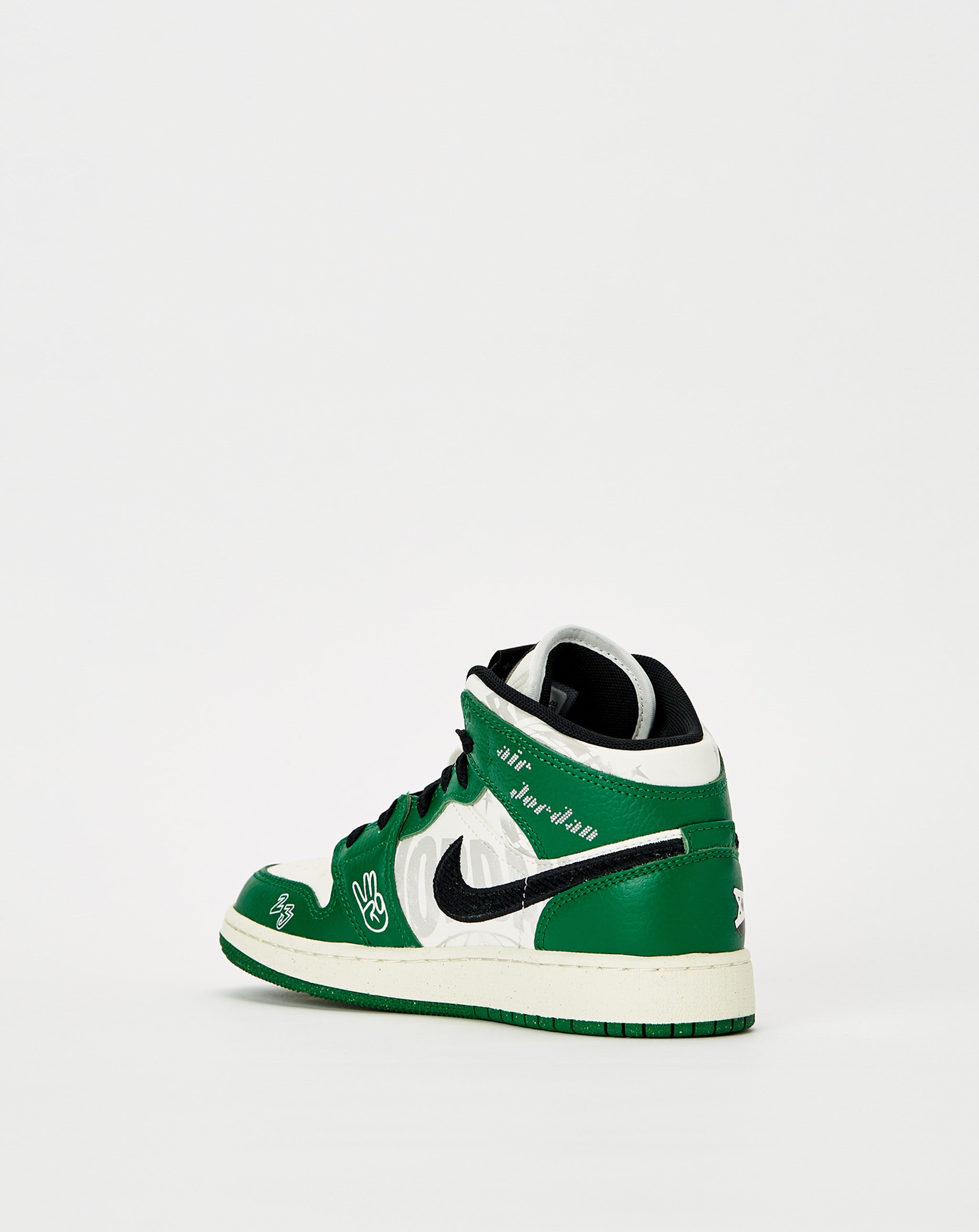 Nike Air Jordan 1 Mid SE (GS) Kids' Basketball Shoes - Comfortable Sneakers for Boys & Girls - Perfect for School, Sports & Casual Wear