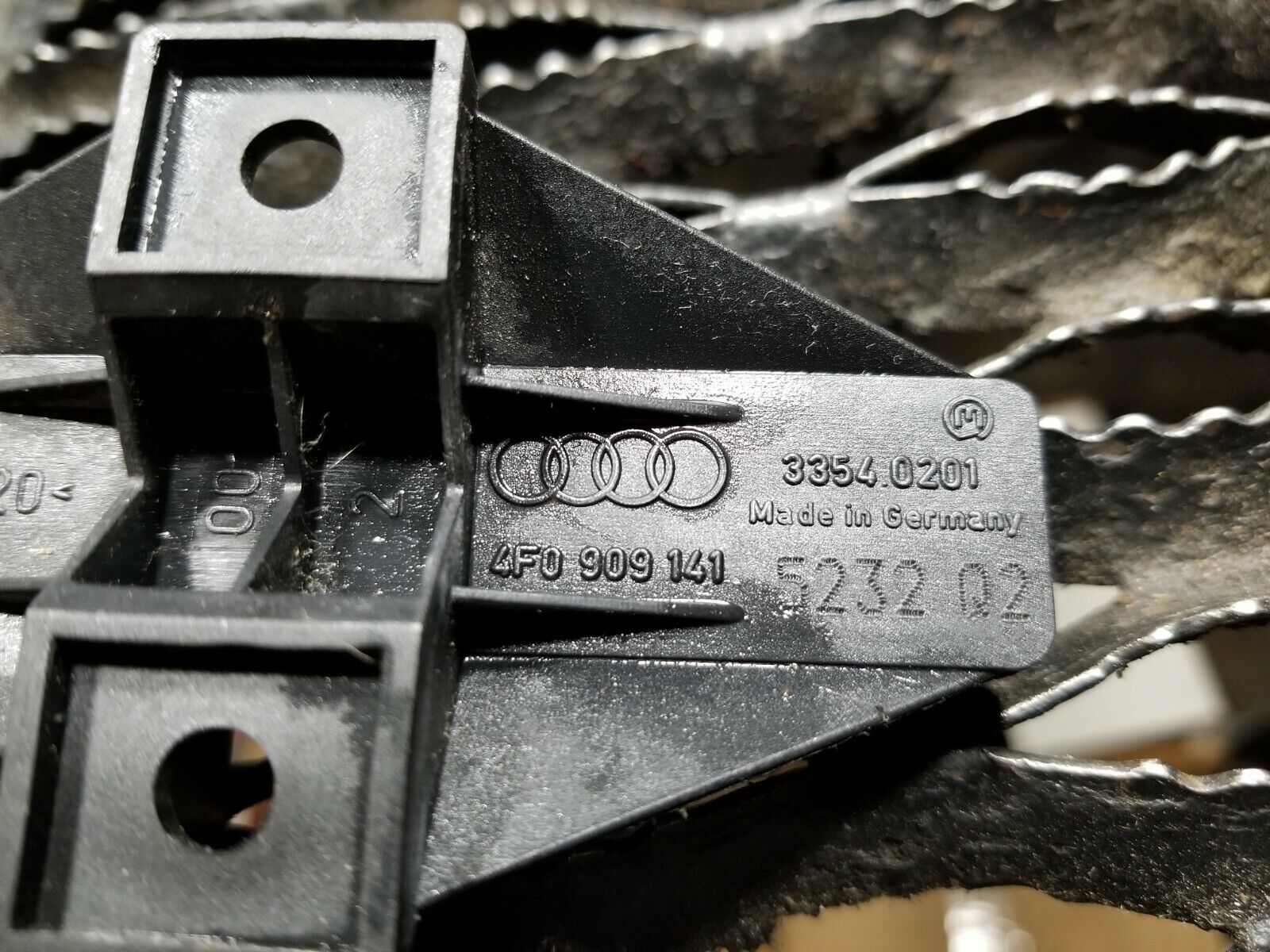 05-08 Audi A6 C6 Sedan Left Rear Door Keyless Entry Antenna OEM Replacement - Perfect for Car Door Lock Repair & Keyless Entry System Upgrade