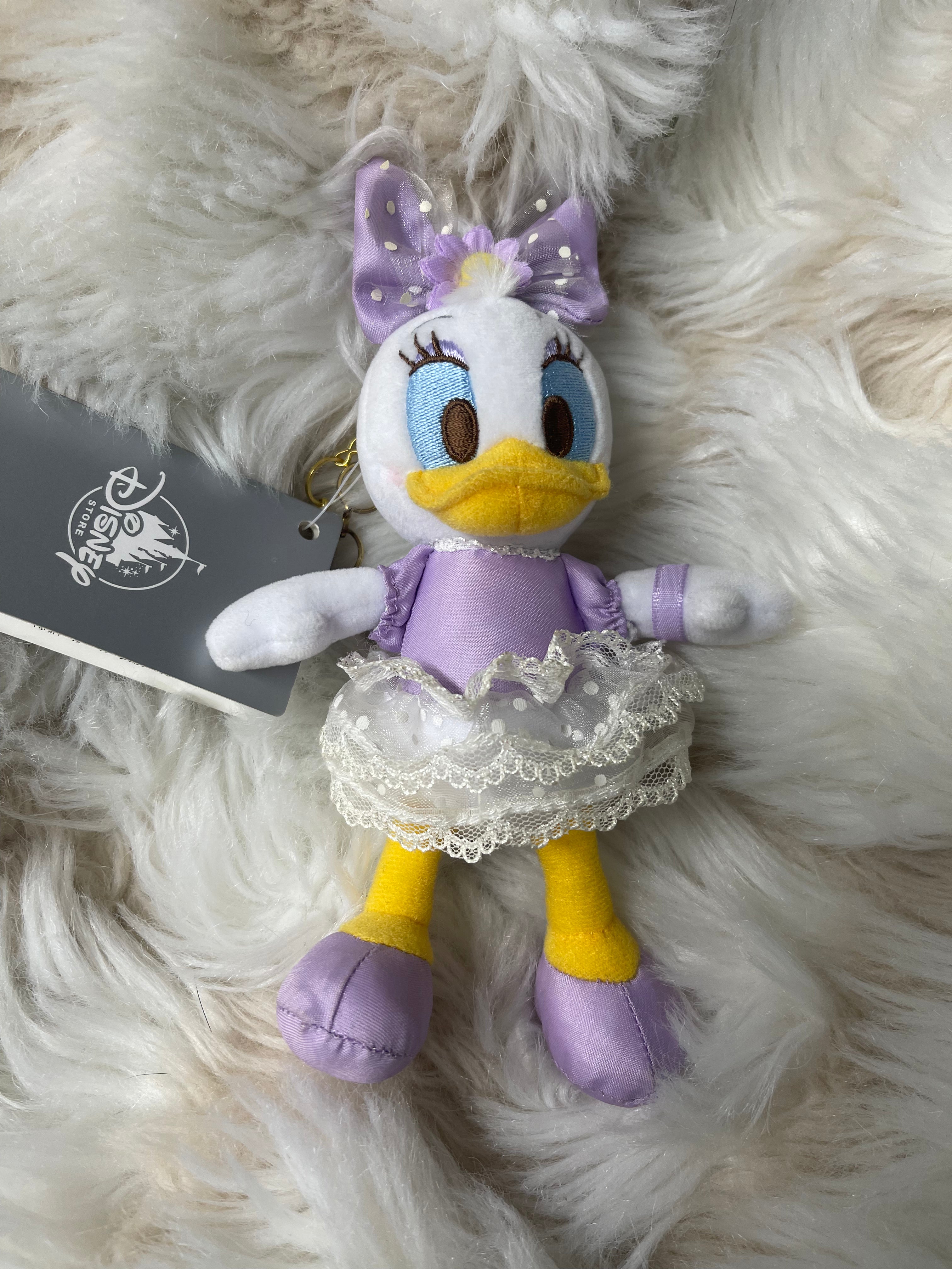 Disney Daisy Duck Plush Keychain - Cute Collectible Badge for Bags, Backpacks & Keys - Perfect Gift for Disney Fans & Duck Lovers
