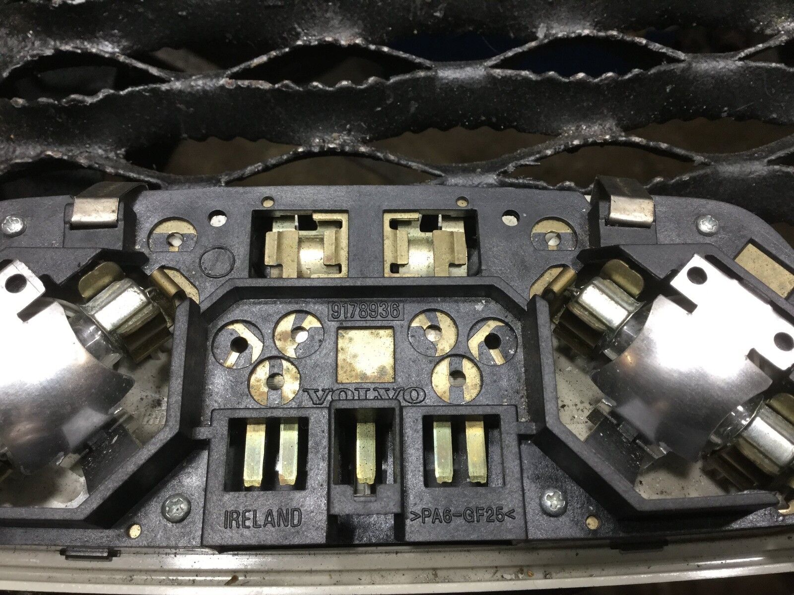 Volvo S60 Overhead Dome Light Lamp Replacement - OEM 9178936 - Perfect for Interior Lighting Upgrade & Night Driving Visibility