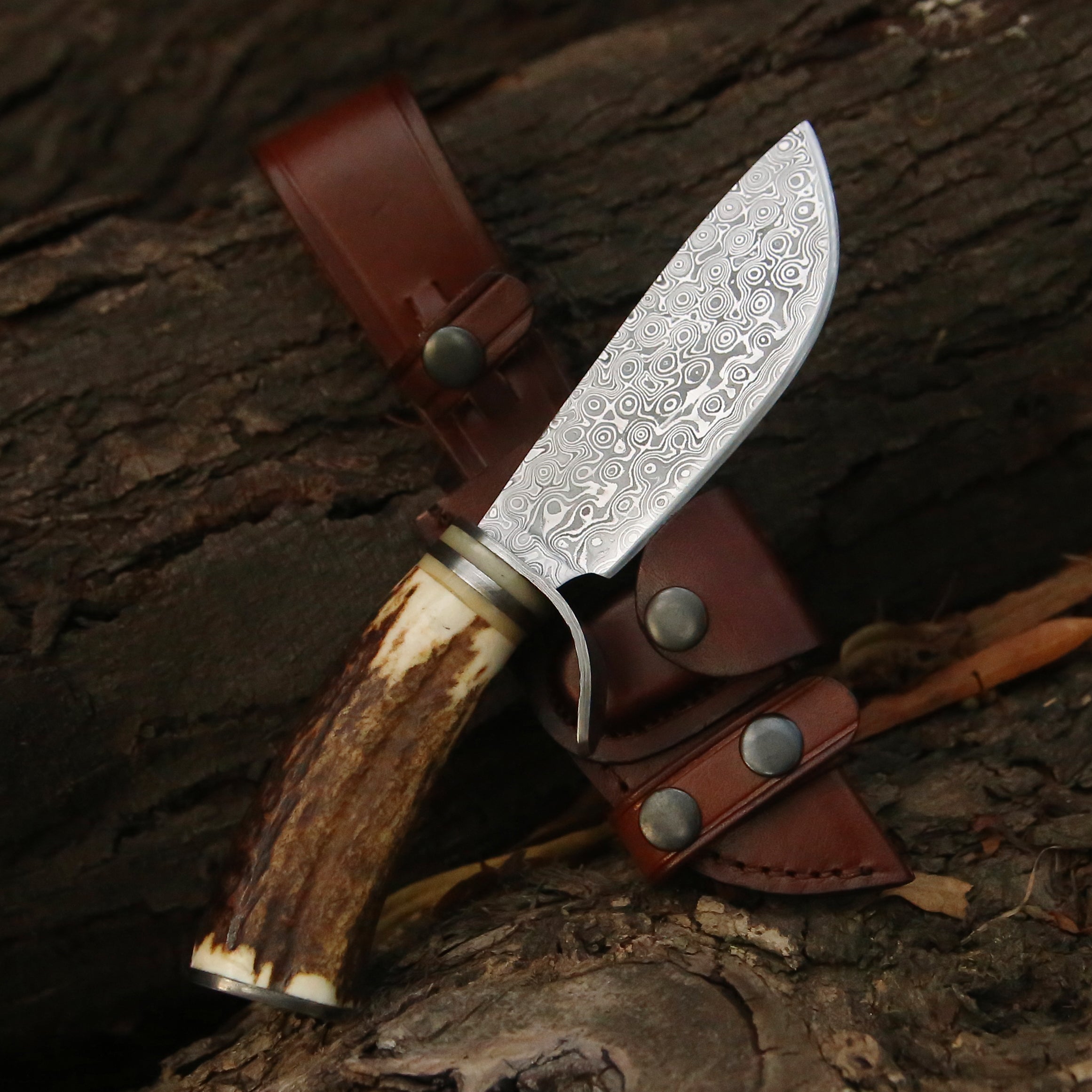 Premium Damascus Steel Hunting Knife with Antler Handle - Durable Outdoor Survival Tool for Camping, Hunting & Bushcraft