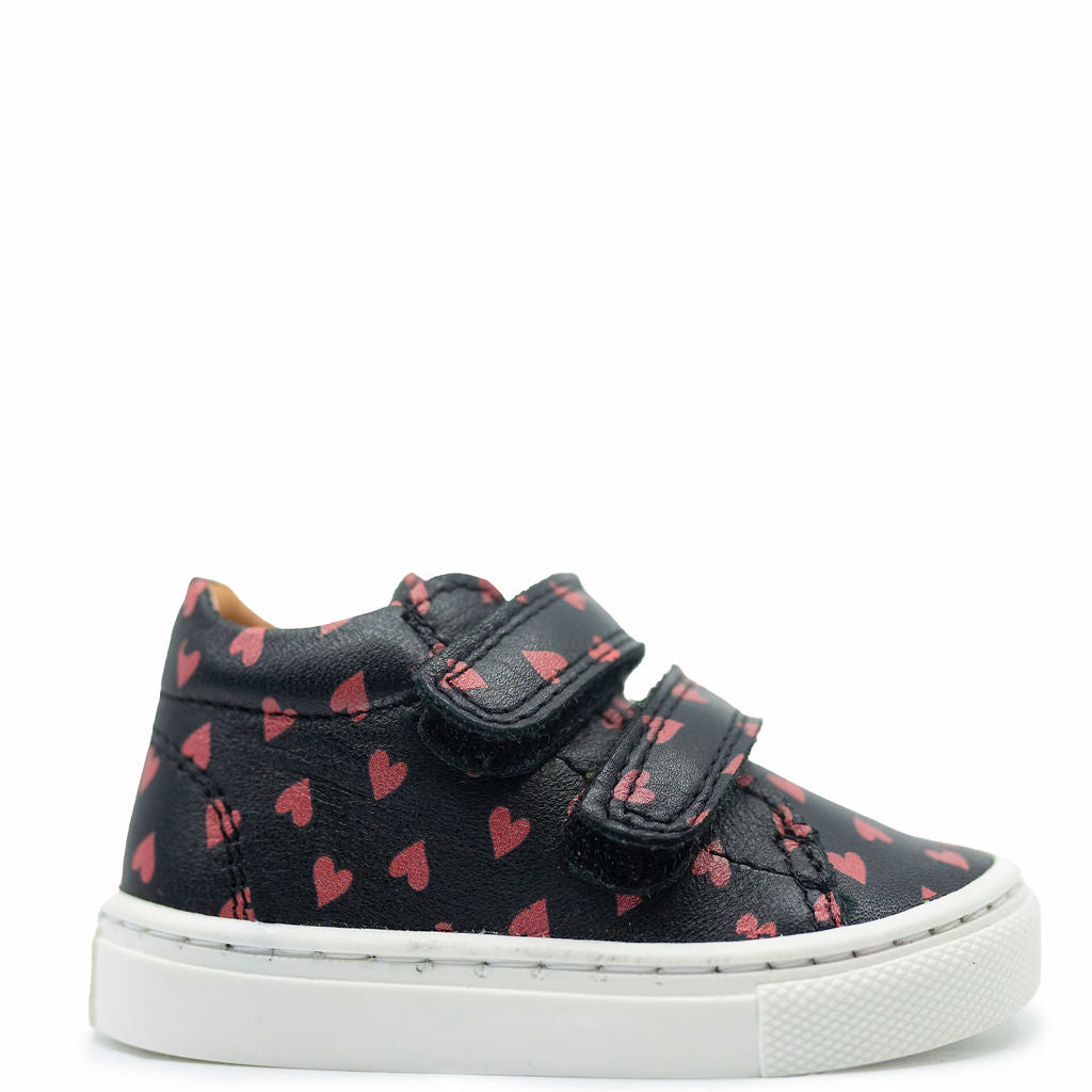 **Atlanta Moccasin Baby Sneakers – Black & Red Heart Design – Comfortable & Stylish for Toddlers – Perfect for Casual Outings & Playdates**
