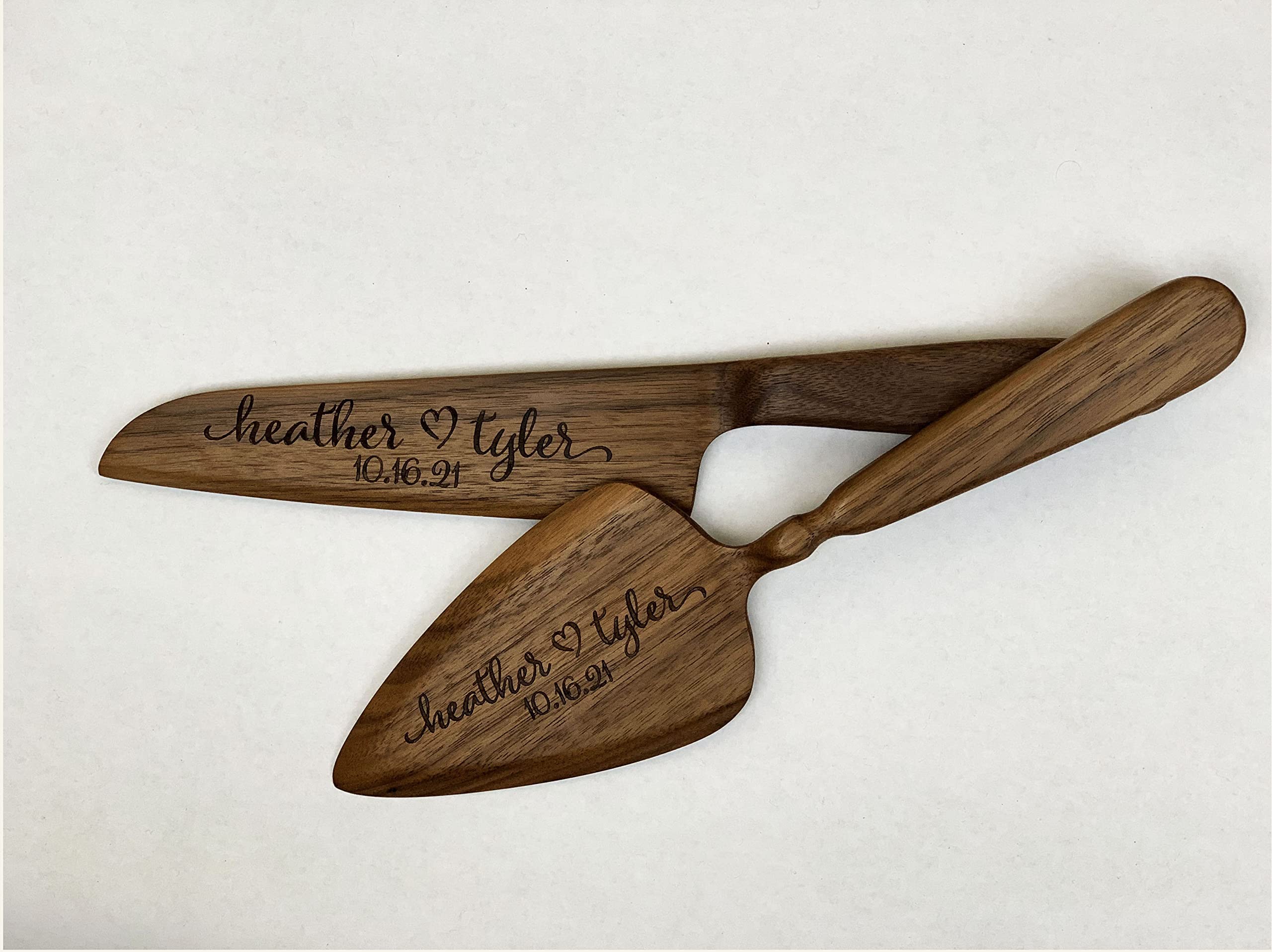 Personalized Laser Engraved Wooden Cake Set with Heart - Rustic Wedding Cake Cutting Server & Knife - Perfect Wedding Gift, Anniversary Gift for Couples - Ideal for Farmhouse Weddings, Romantic Celebrations and Cake Serving