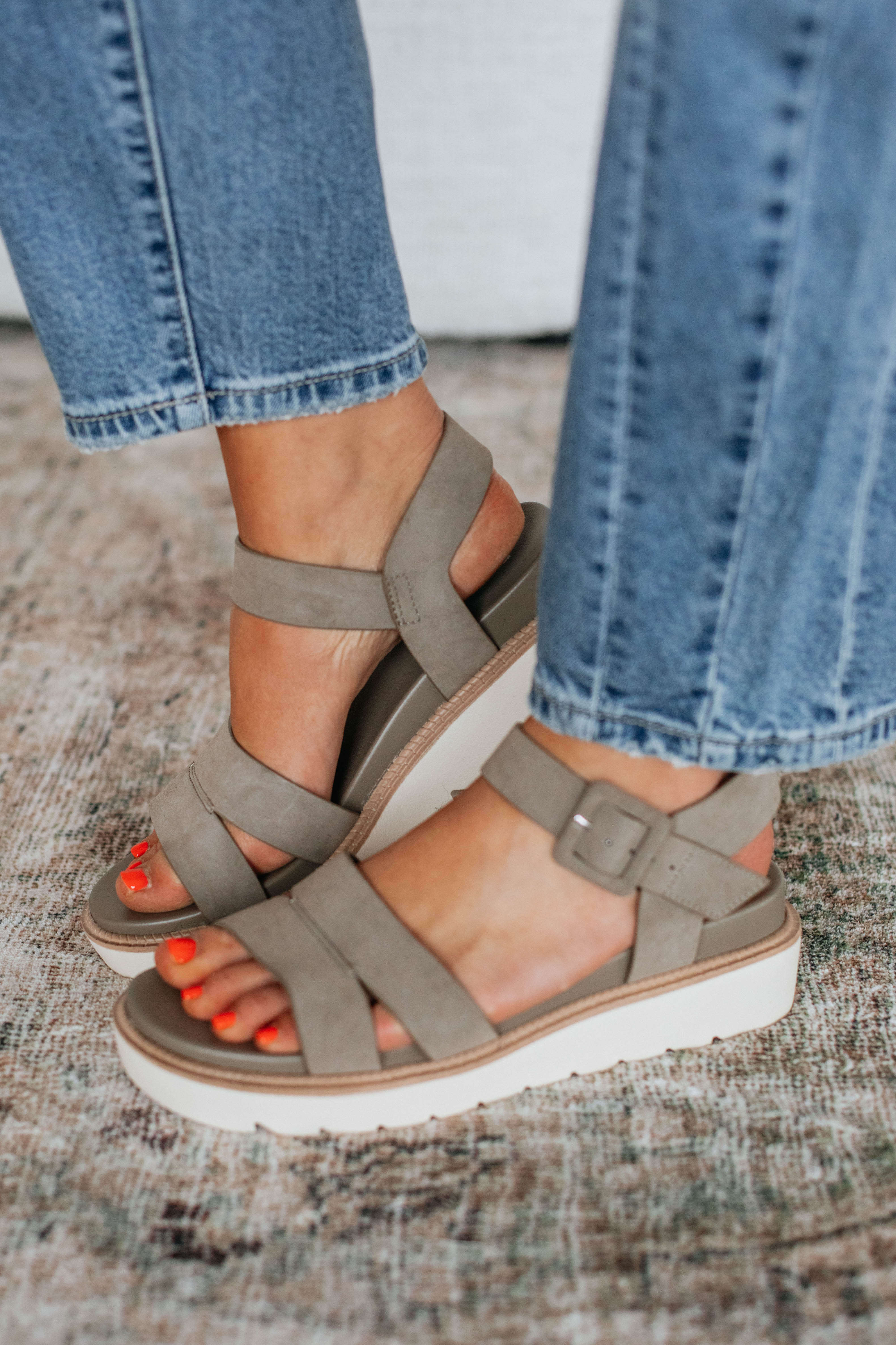 Best Comfortable Sandals for Women & Men - Lightweight & Durable Beach Walking Shoes | Perfect for Vacation, Travel, and Summer Outfits