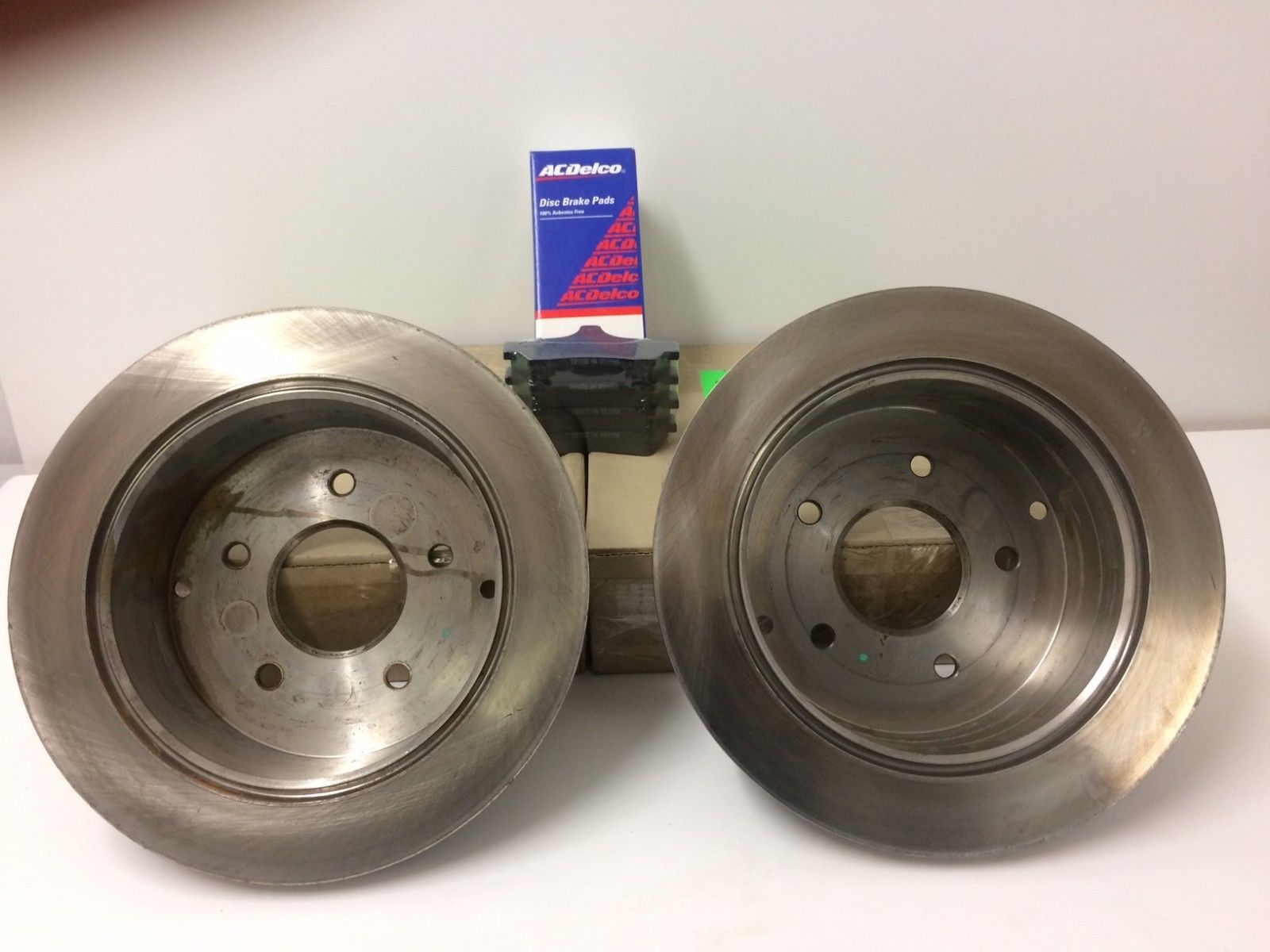 Genuine Holden VT VX VY VZ WH WK WL Rear Brake Rotors & Pads Set - Compatible with V6 & V8 Engines - Perfect for Brake System Replacement & Performance Upgrades