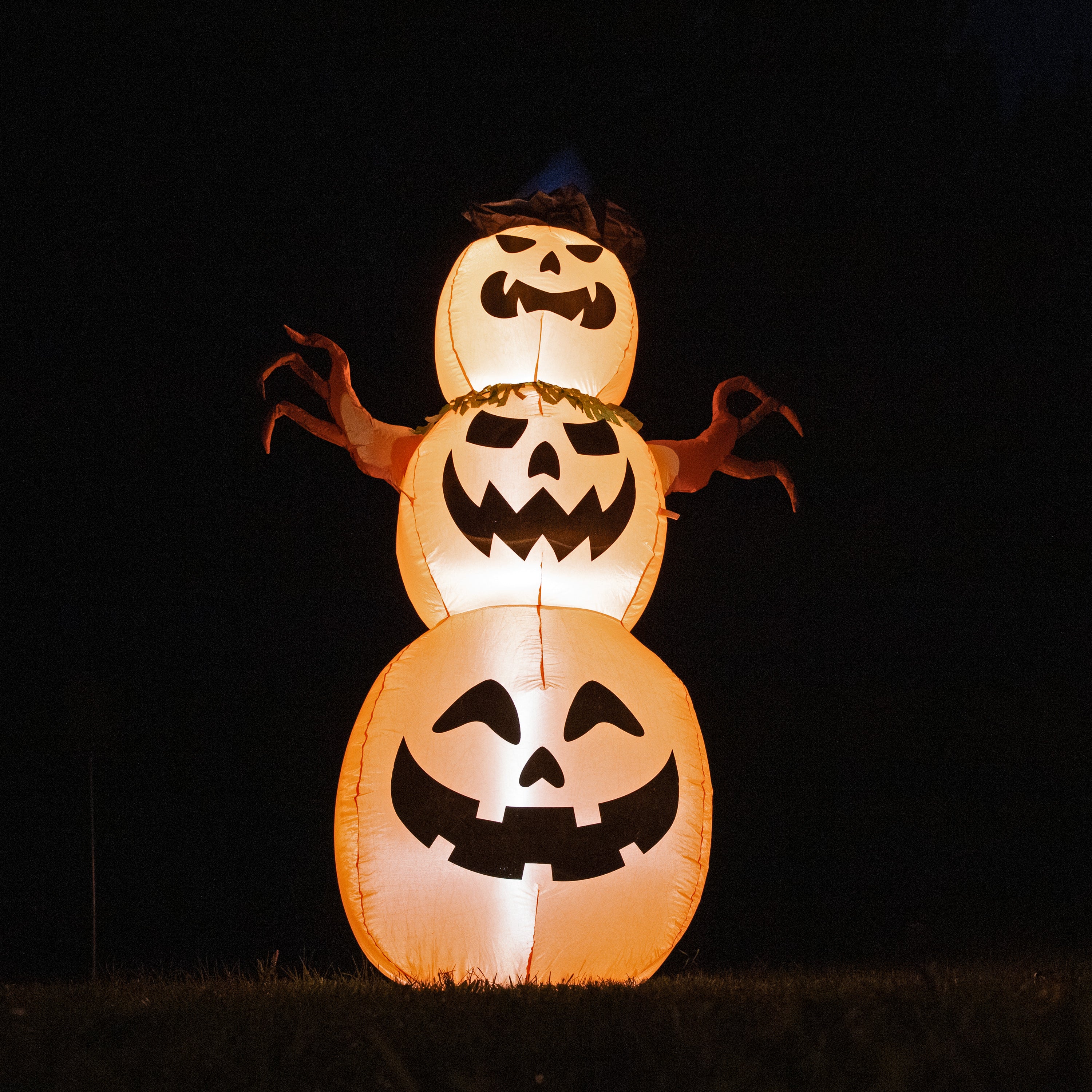 7ft Jack O' Lantern Scarecrow Pumpkin Inflatable Halloween Yard Decoration - Outdoor Party Decor for Halloween, Fall Harvest & Spooky Festivals