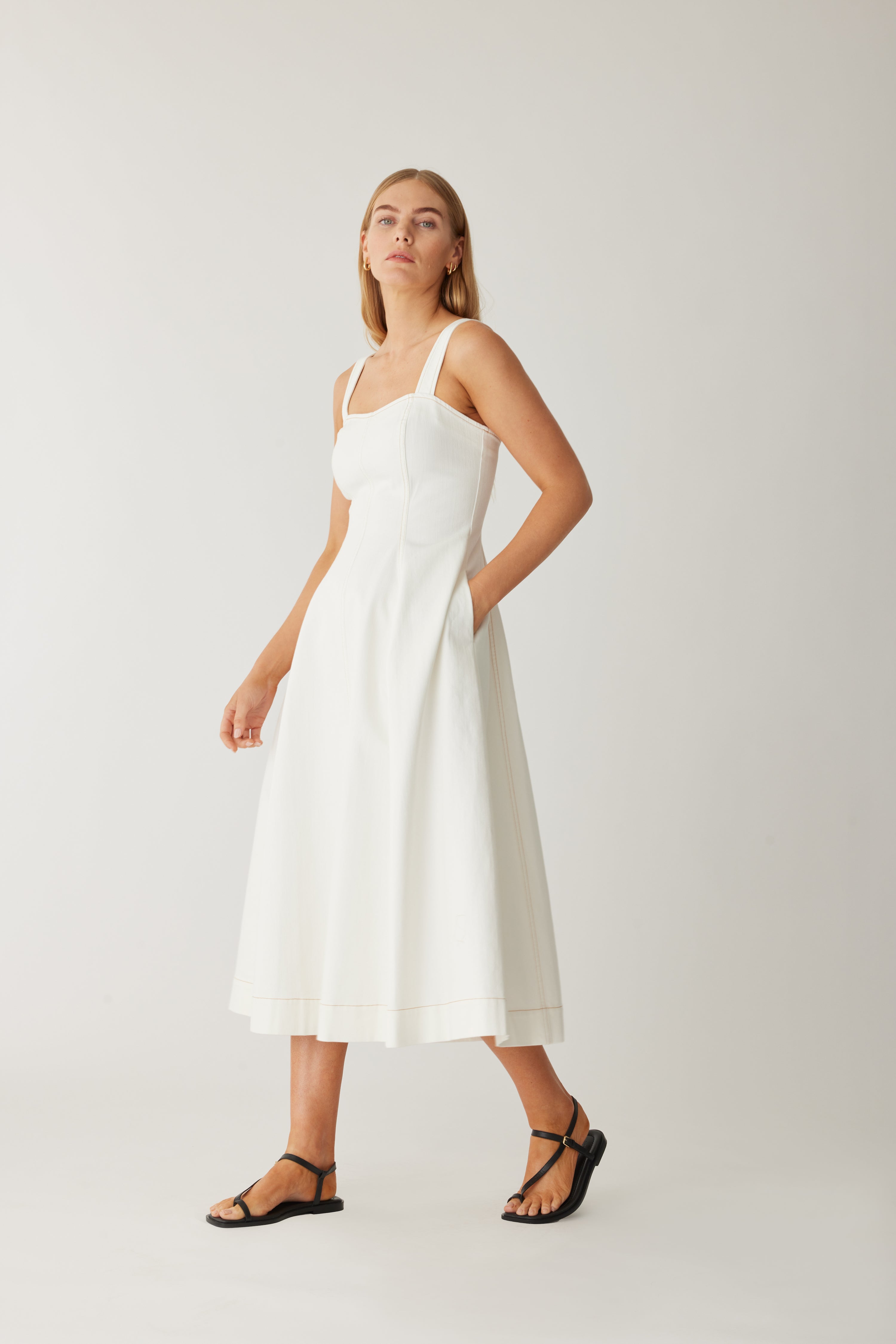 Stylish Cora Denim Dress for Women - Comfortable & Trendy Mid-Length Jean Dress - Perfect for Casual Outings, Date Nights & Summer Fashion
