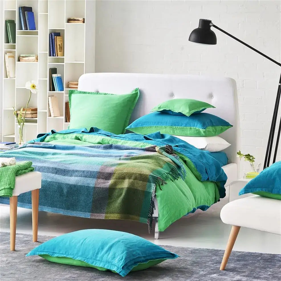 Luxury Bampton Emerald Green Woven Throw Blanket - Soft & Cozy Knit Afghan for Sofa, Bed & Couch - Perfect for Home Decor, Winter Warmth & Gift Giving