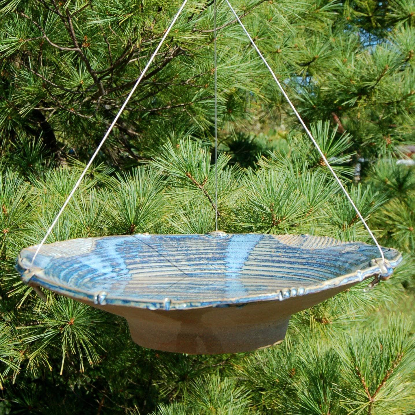 Large Ceramic Bird Bath for Garden - Outdoor Decorative Birdbath for Attracting Birds and Enhancing Garden Aesthetics