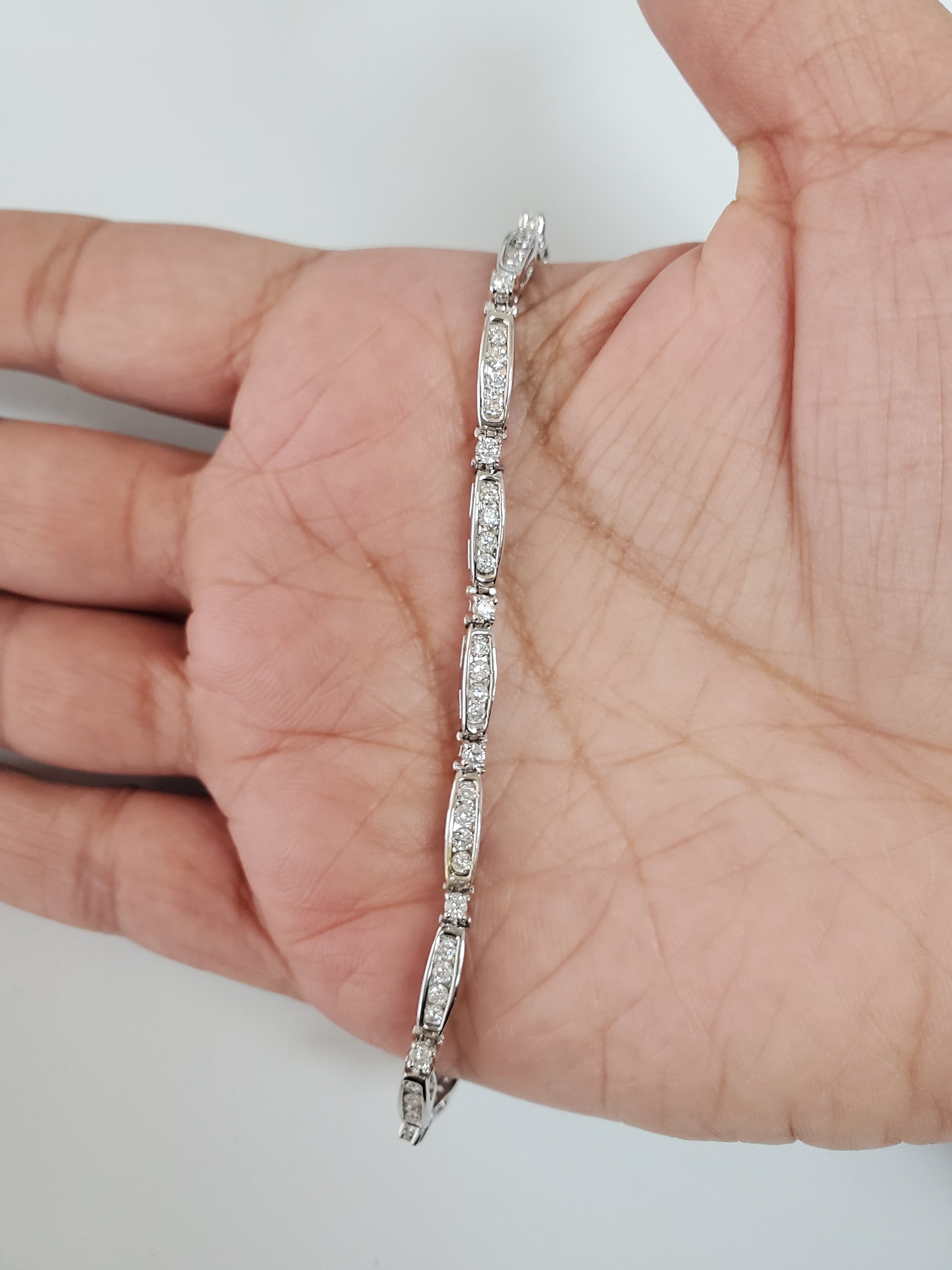 2CT Channel Set Diamond Tennis Bracelet for Women - Elegant & Sparkling Jewelry for Parties, Weddings & Special Occasions