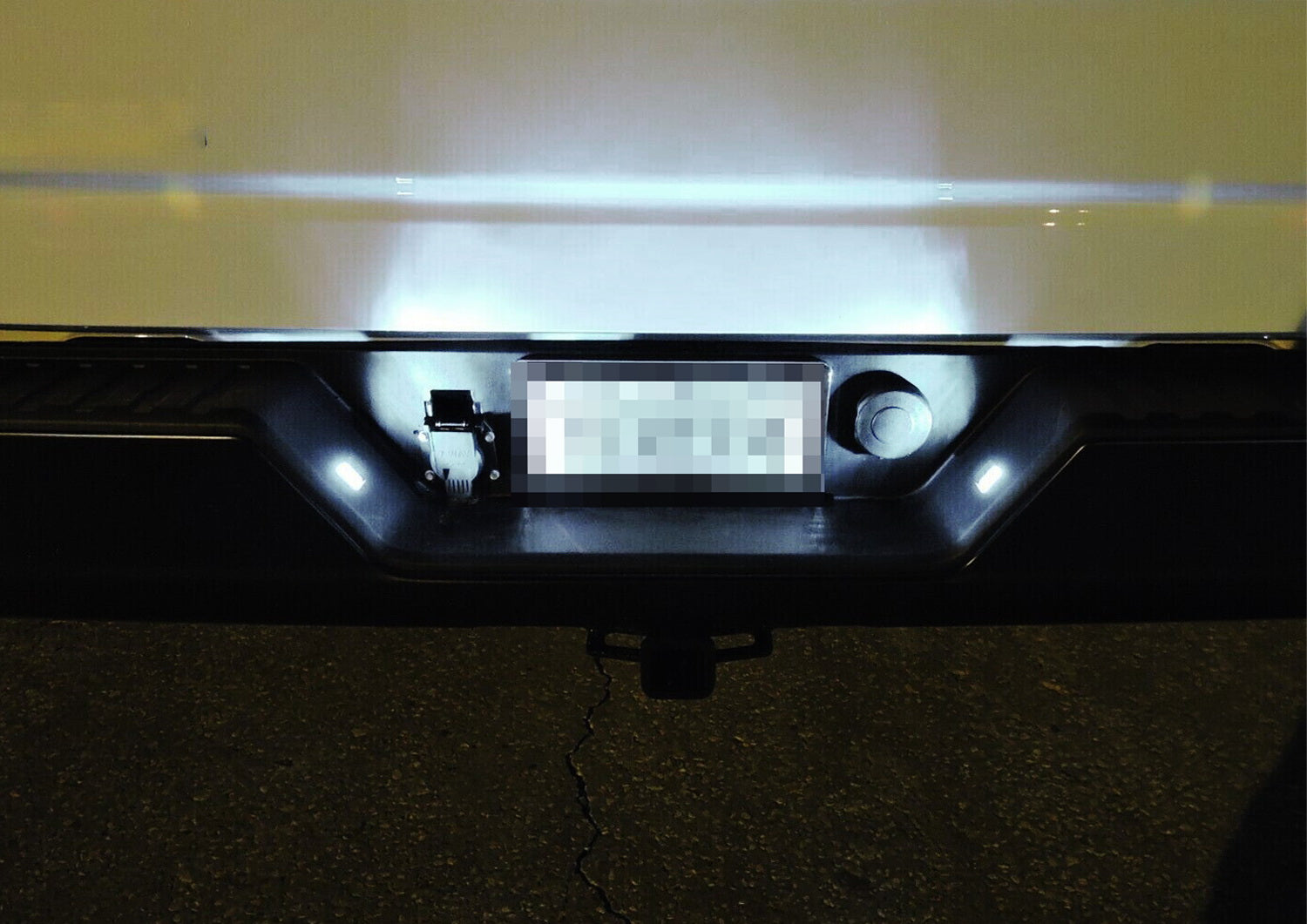 18 SMD Xenon White LED License Plate Lights for 1998-2005 Chevy Blazer & GMC Jimmy - Bright Replacement Bulbs for Night Visibility & Car Customization