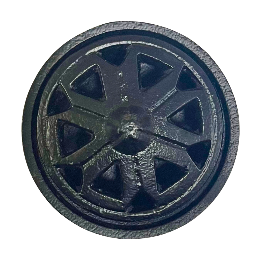 Small 8cm Cast Iron Cauldron with Lid - Handcrafted Cutwork Design for Witchcraft, Potion Making & Halloween Decor - Perfect for Rituals, Herbal Brewing & Gothic Home Decor