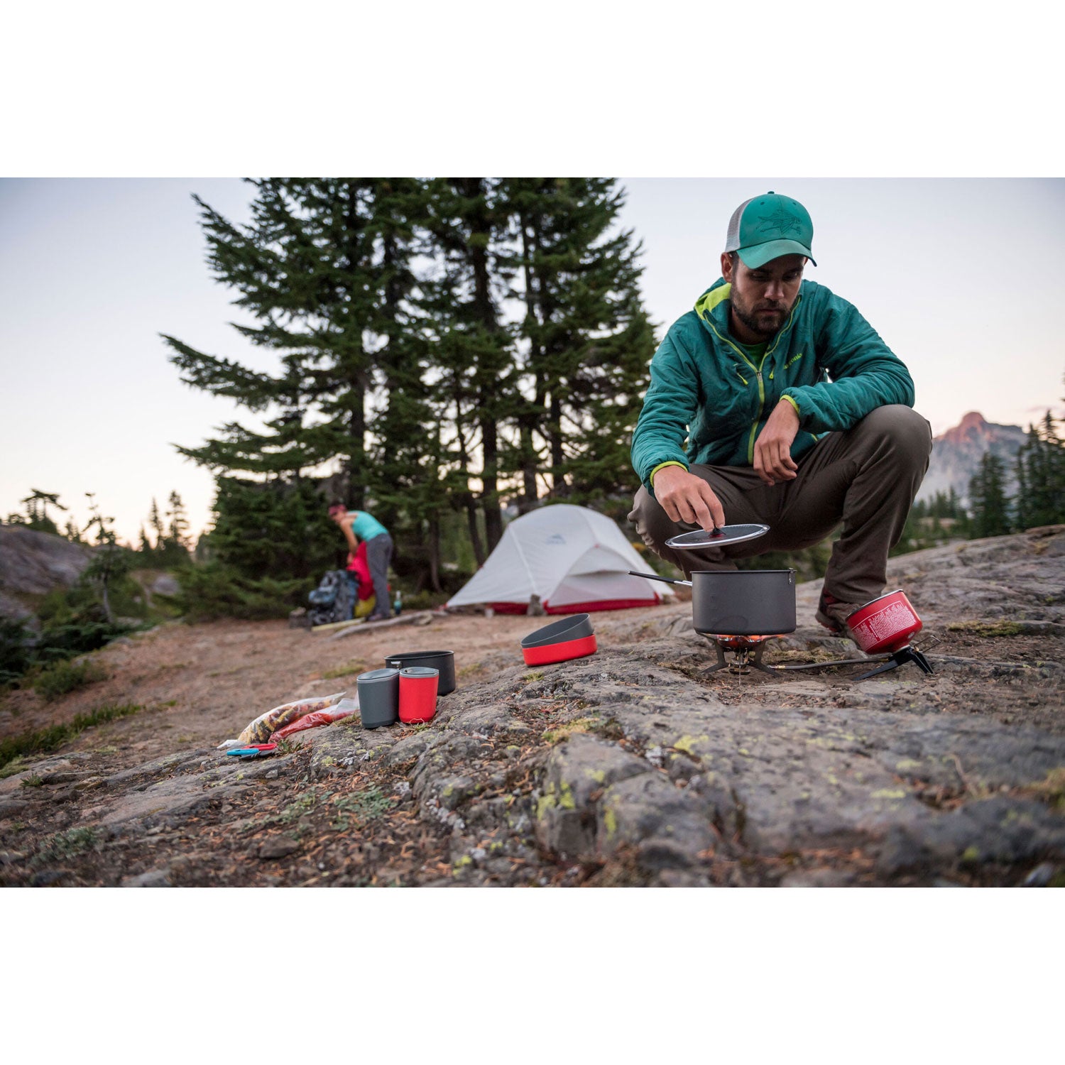 MSR WhisperLite Universal Backpacking Stove - Lightweight Camping Stove for Hiking, Backpacking & Outdoor Adventures - Perfect for Cooking Meals on the Trail
