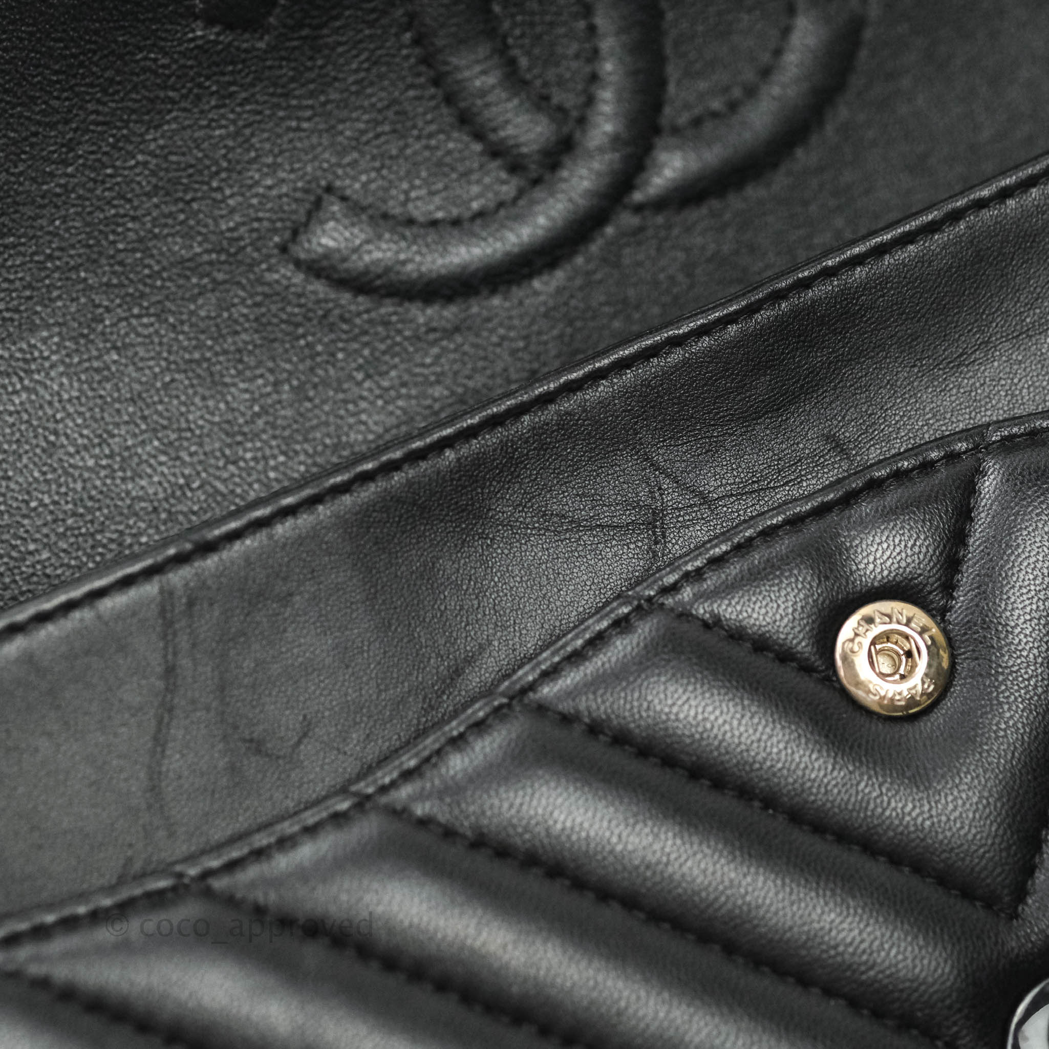 Chanel Classic Chevron M/L Medium Double Flap Bag in So Black Lambskin Leather - Luxury Handbag for Women, Perfect for Evening Events & Daily Use