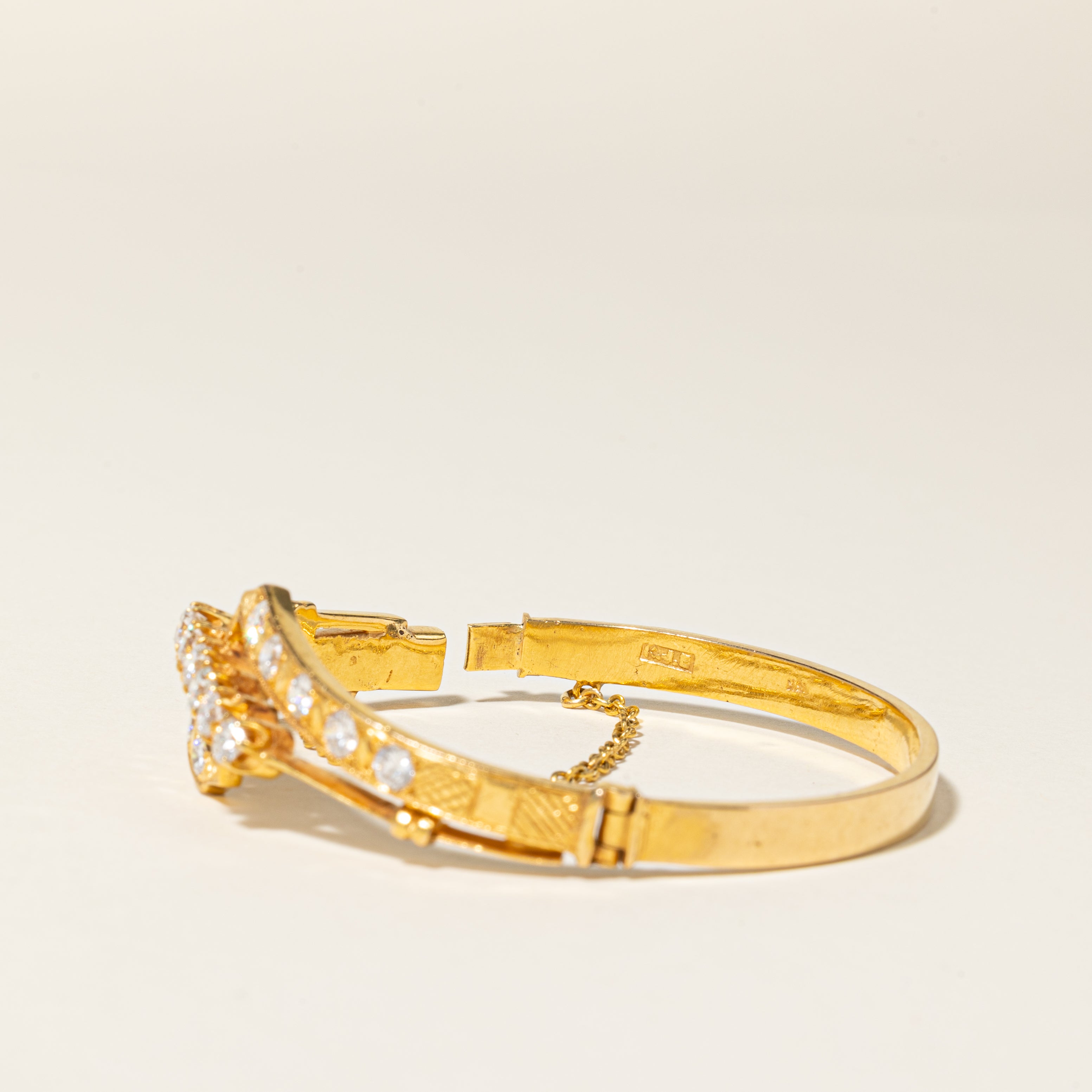 15K Yellow Gold Oval Diamond Bangle Bracelet for Women | 2.67 Carat Total Weight (CTW) | Elegant Jewelry Gift for Anniversary, Birthday & Special Occasions