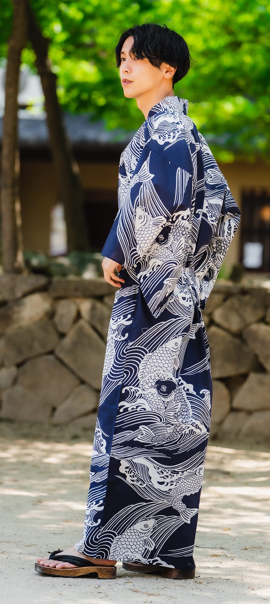 Japanese Kimono Yukata Robe for Men - 100% Cotton Long Bathrobe with Navy Carp Print - Medium Size (58