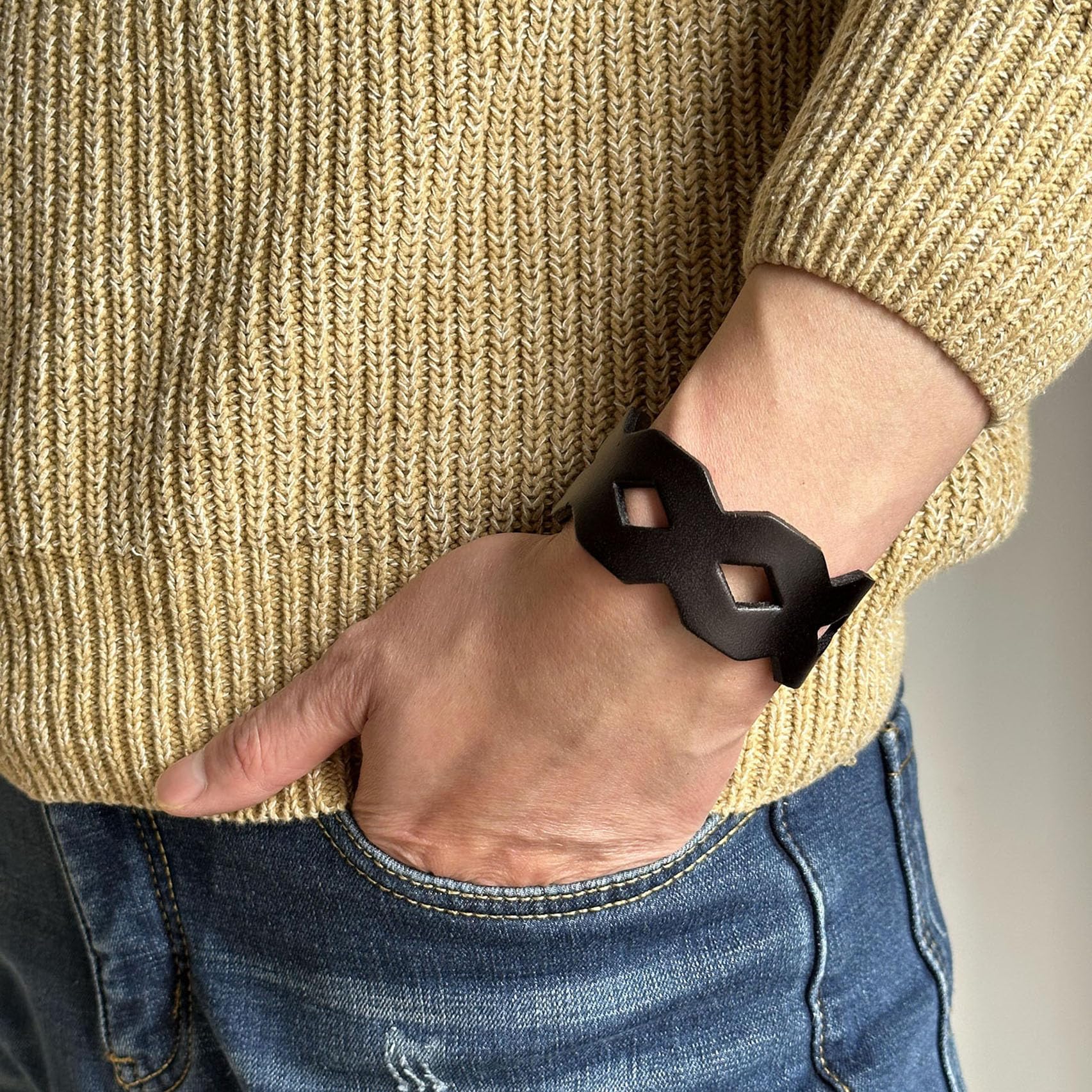 Punk Rock Hollow Faux Leather Wristband - Retro Adjustable Snap Cuff Bracelet for Men & Women - Perfect for Concerts, Festivals, and Gothic Fashion