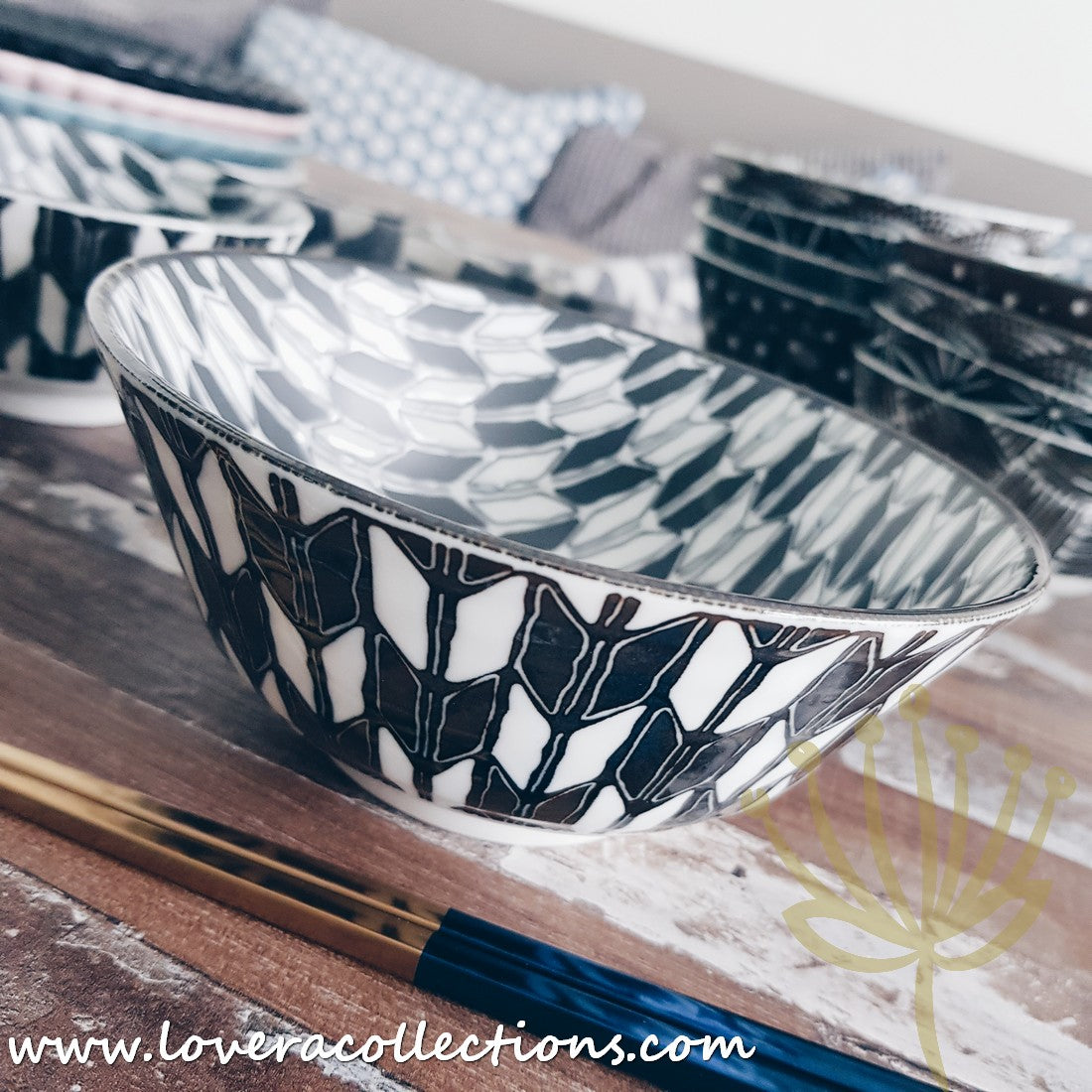 Awasaka Black & White Modern ARROWS Dinnerware Set - 16-Piece Porcelain Plates, Bowls & Mugs - Elegant Tableware for Dinner Parties, Restaurants & Home Decor (60% Off Limited Time Sale)