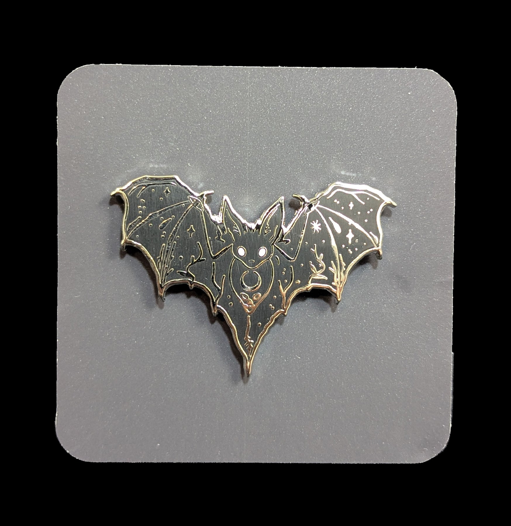 Vintage Bat Enamel Pin - Gothic Jewelry for Jackets, Bags & Backpacks - Perfect for Halloween, Goth Fashion & DIY Accessories