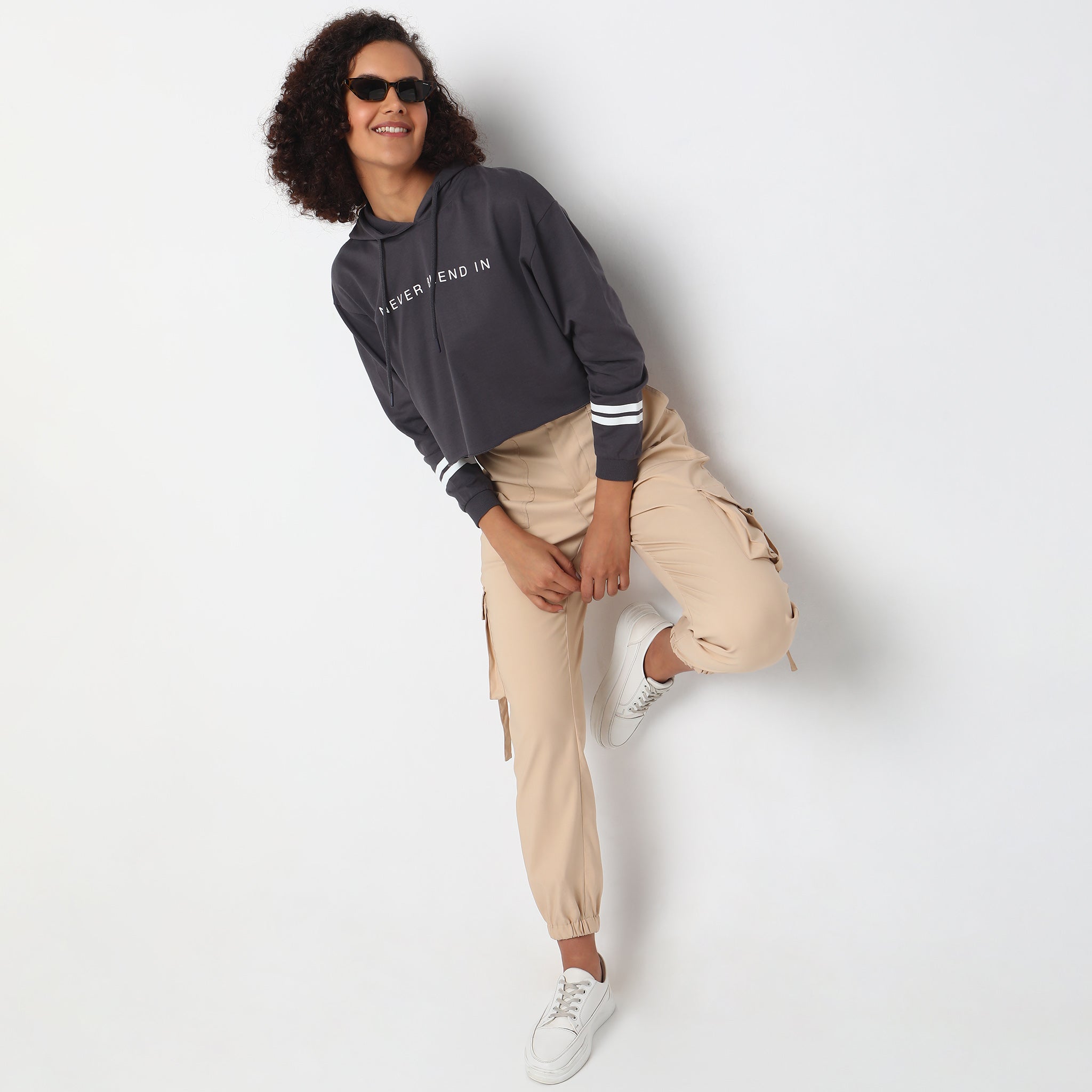 Stylish Boxy Fit Graphic Sweatshirt for Women | Trendy Oversized Pullover | Casual Streetwear & Loungewear | Perfect for Everyday Wear, Coffee Dates & Weekend Outings