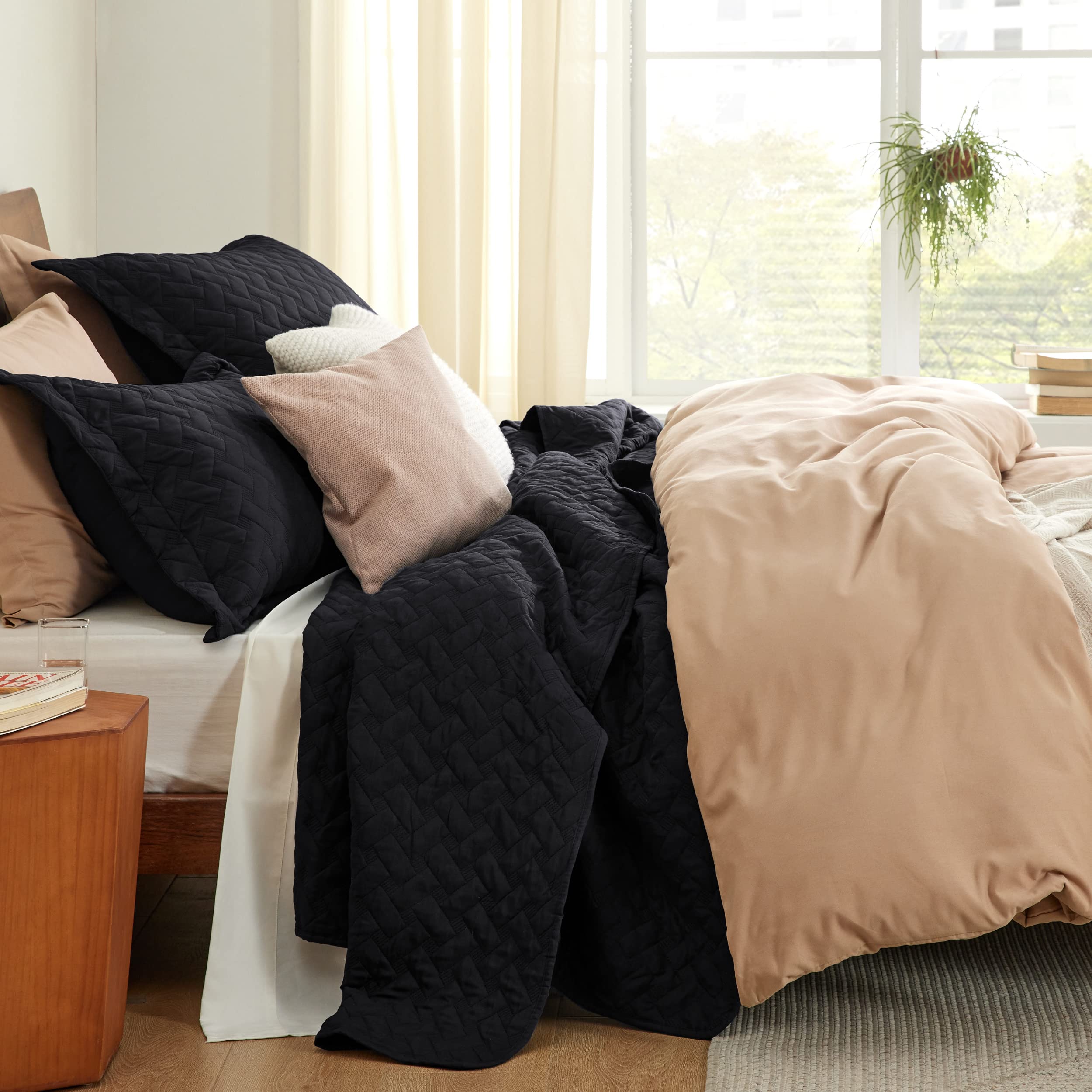 Bedsure Lightweight Twin Size Quilt - Soft Basket Weave Pattern Bedspread, All Seasons Comforter Set with Pillow Sham (Black) | Cozy Bedding for Guest Rooms, Dorms & Everyday Comfort