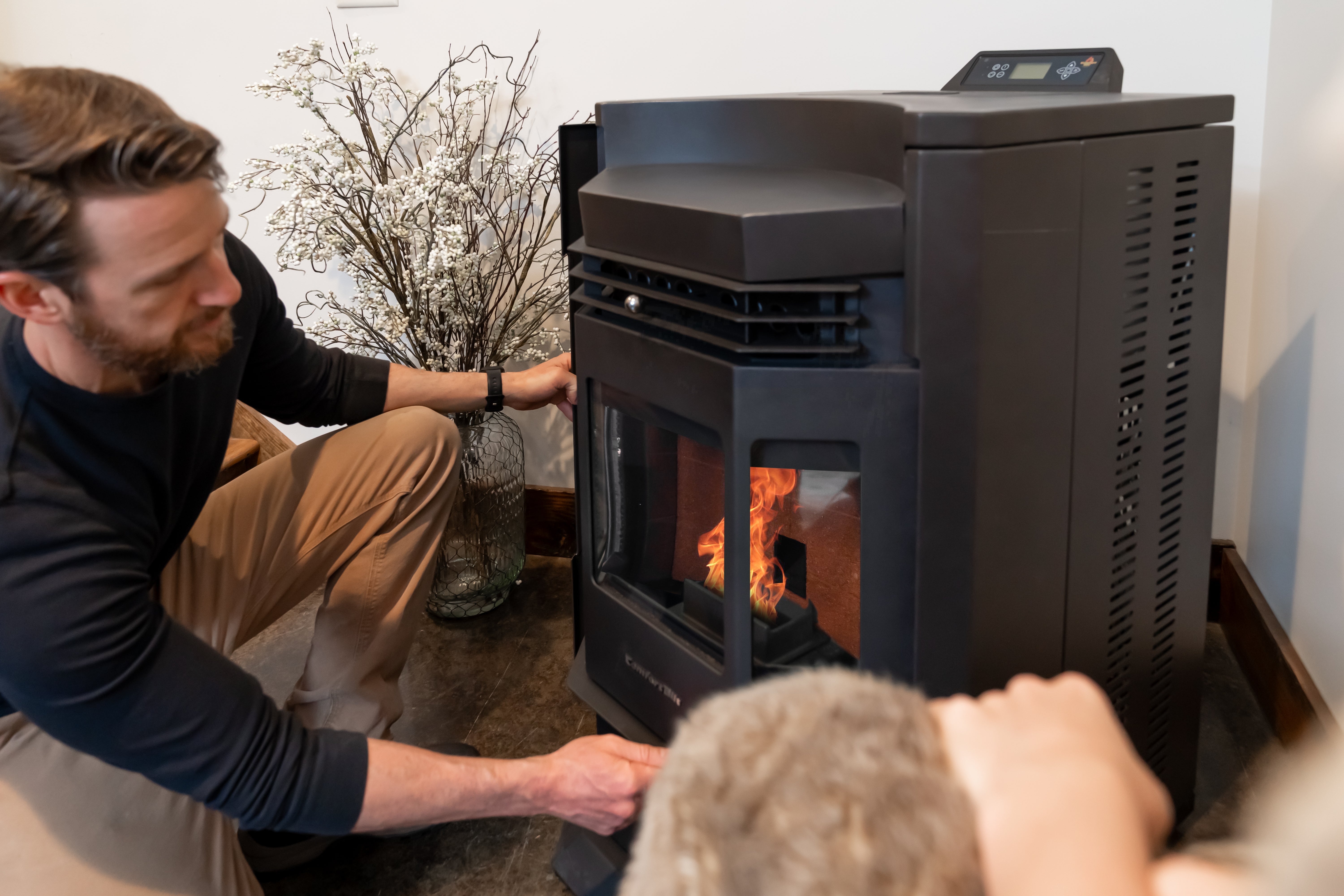 ComfortBilt HP22 N Black Pellet Stove - Efficient Heating for Homes, Cabins & Garages | Eco-Friendly & Cost-Effective Warmth