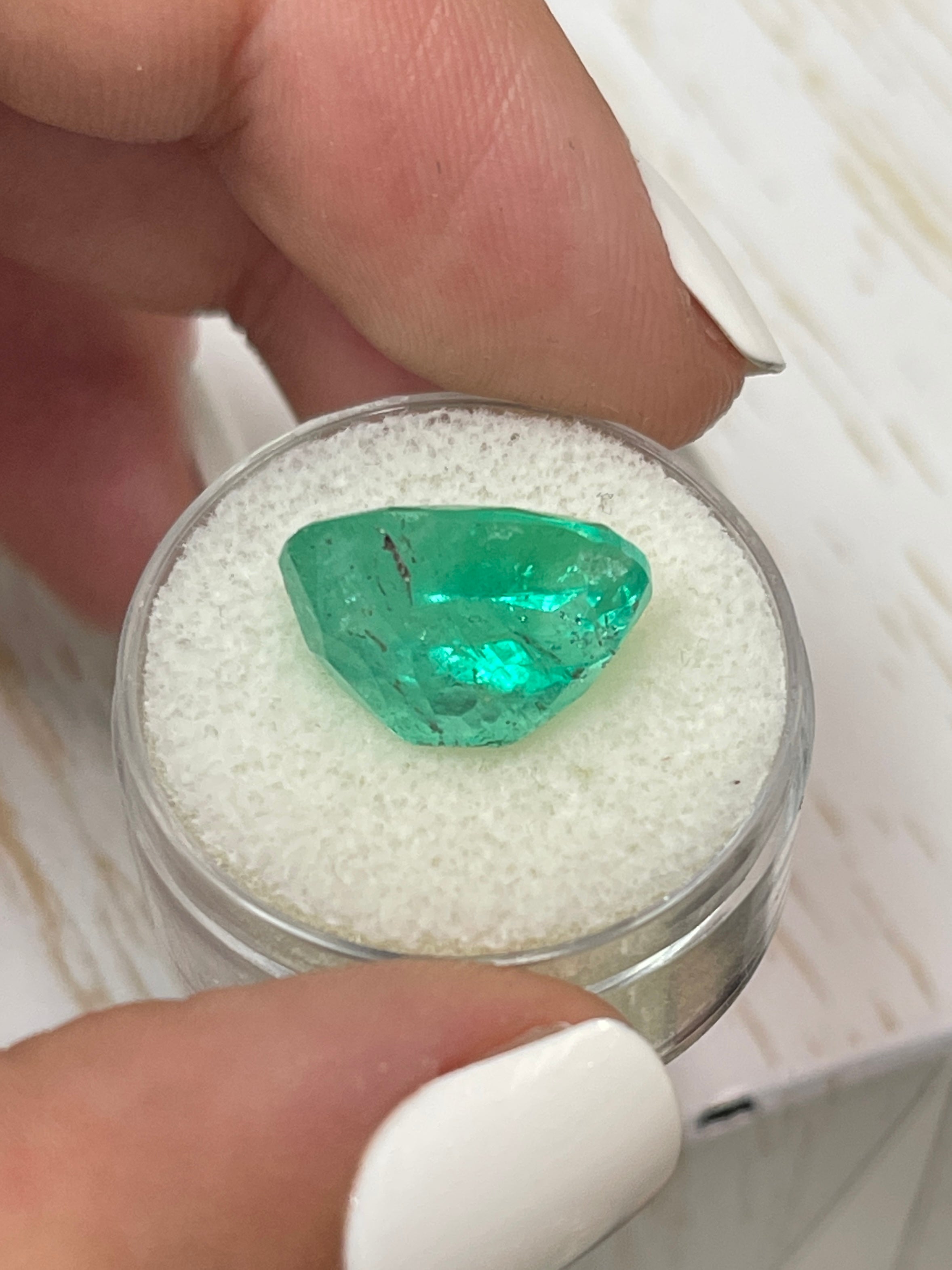 8.64 Carat Medium Green Natural Loose Colombian Emerald Oval Cut Gemstone for Jewelry Making - Engagement Rings, Necklaces & Earrings