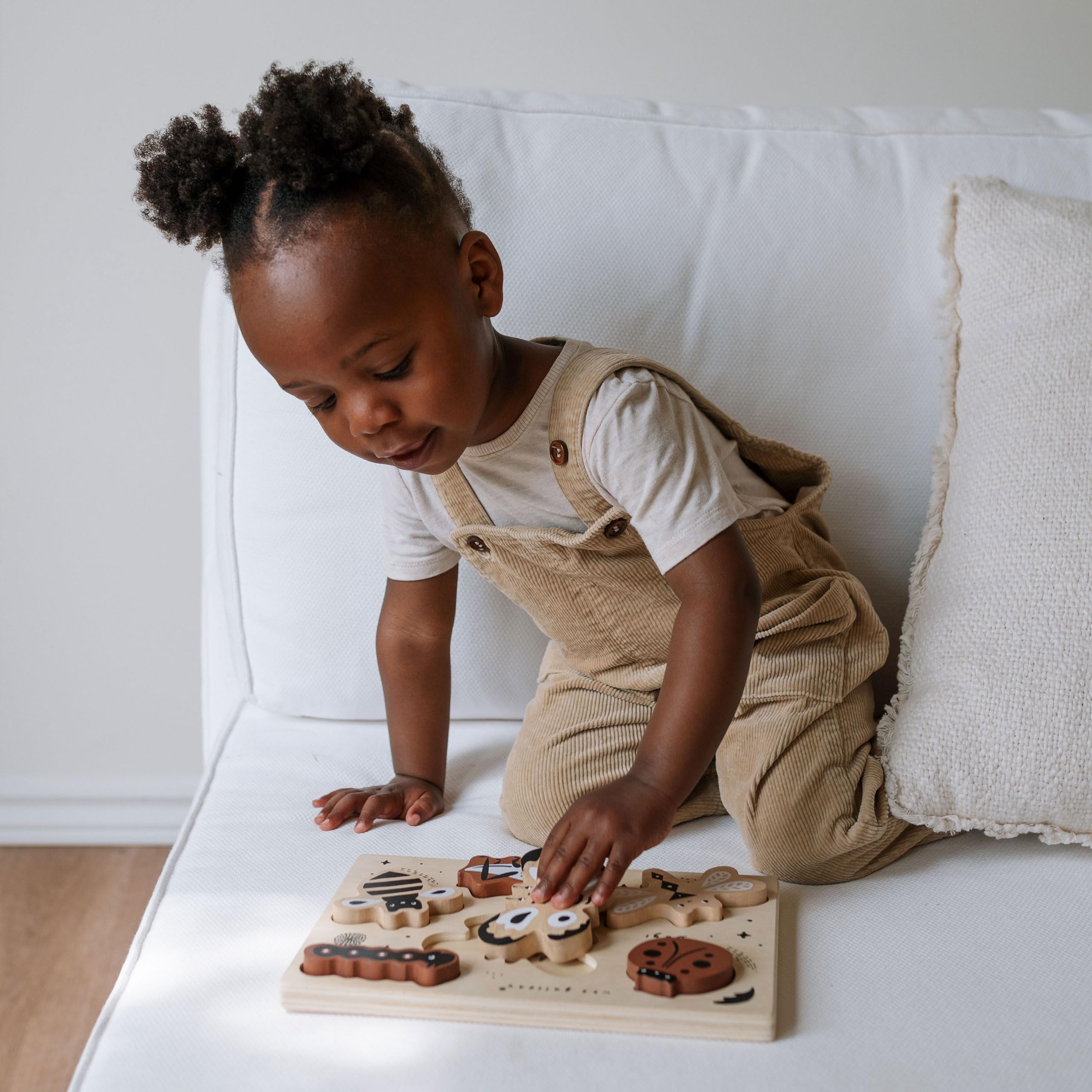 Wee Gallery Wooden Animal Tray Puzzle - Montessori Educational Toys for Toddlers Age 2-4 | Bugs Theme Learning Activity for Fine Motor Skills Development & Preschool Brain Games | Perfect for Classroom, Homeschooling & Early Childhood Education
