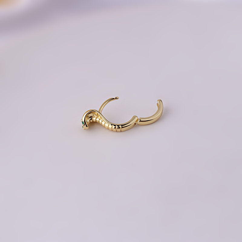 18K Gold Dainty Heart Cartilage Huggie Hoop Earrings for Women - Minimalist Tiny Heart Stud Earrings for Cartilage & Helix Piercing - Perfect for Everyday Wear, Date Night & Gifts (HSPJ677)