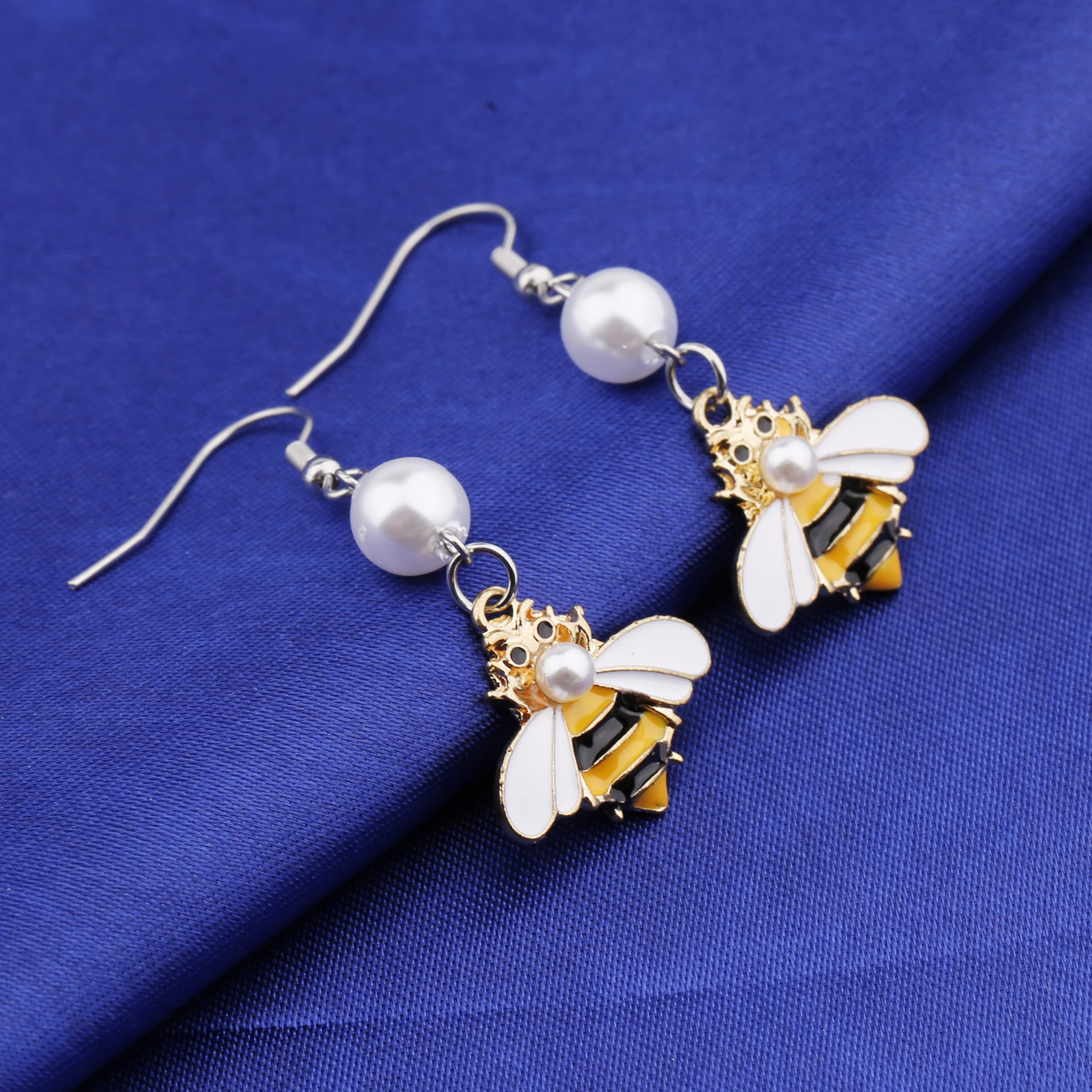 Bee Earrings for Women - Honey Bee Pendant Jewelry, Queen Bee Stud Earrings, Insect-Themed Fashion Accessories | Perfect Gift for Bee Lovers, Birthday & Christmas Presents | Wear to Nature Events, Garden Parties & Boho Outfits