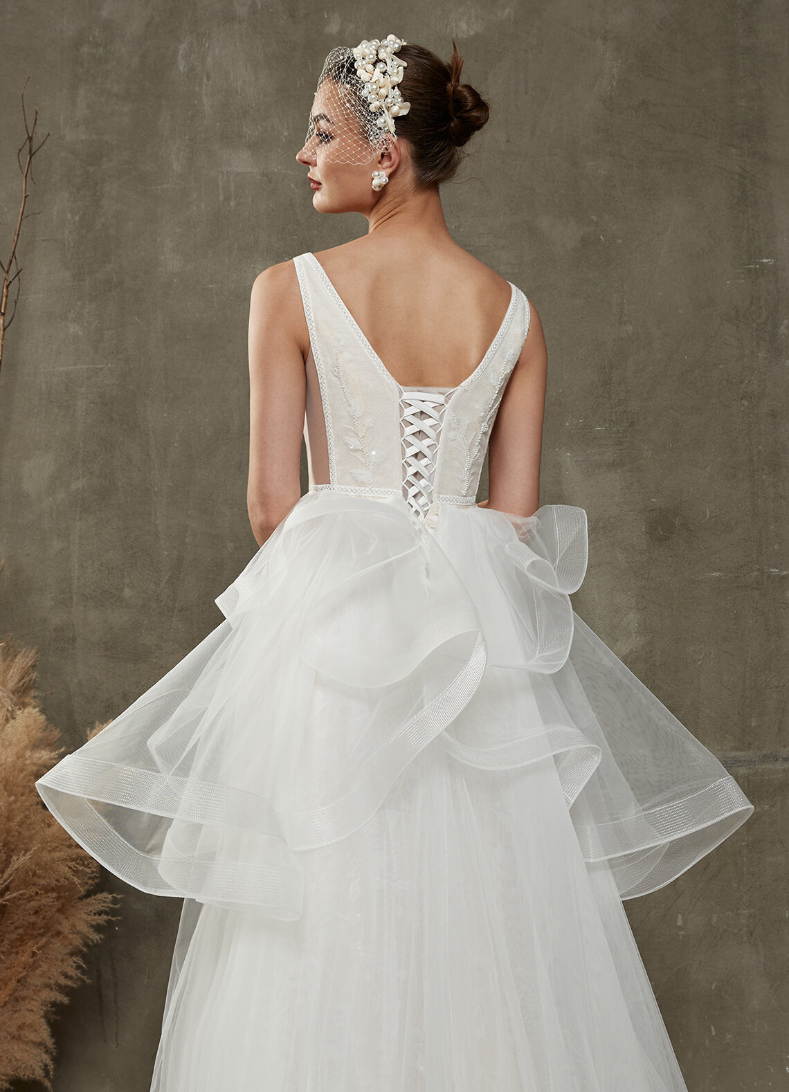 Elegant Convertible V-Neck Sleeveless Wedding Dress with Detachable Train - Perfect for Beach Weddings, Vow Renewals & Formal Bridal Events