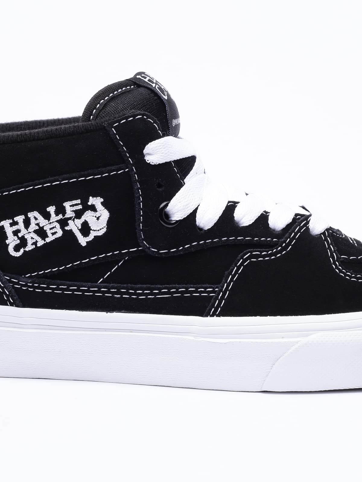Vans Unisex-Adult Half Cab Core Classics Skate Shoes | Durable & Comfortable Sneakers for Skateboarding, Casual Wear & Street Style