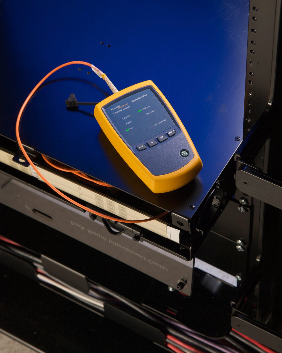 Fluke Networks SFSINGLEMODESOURCE SimpliFiber Pro Singlemode 1310/1550nm Laser Light Source for Fiber Optic Testing & Network Maintenance