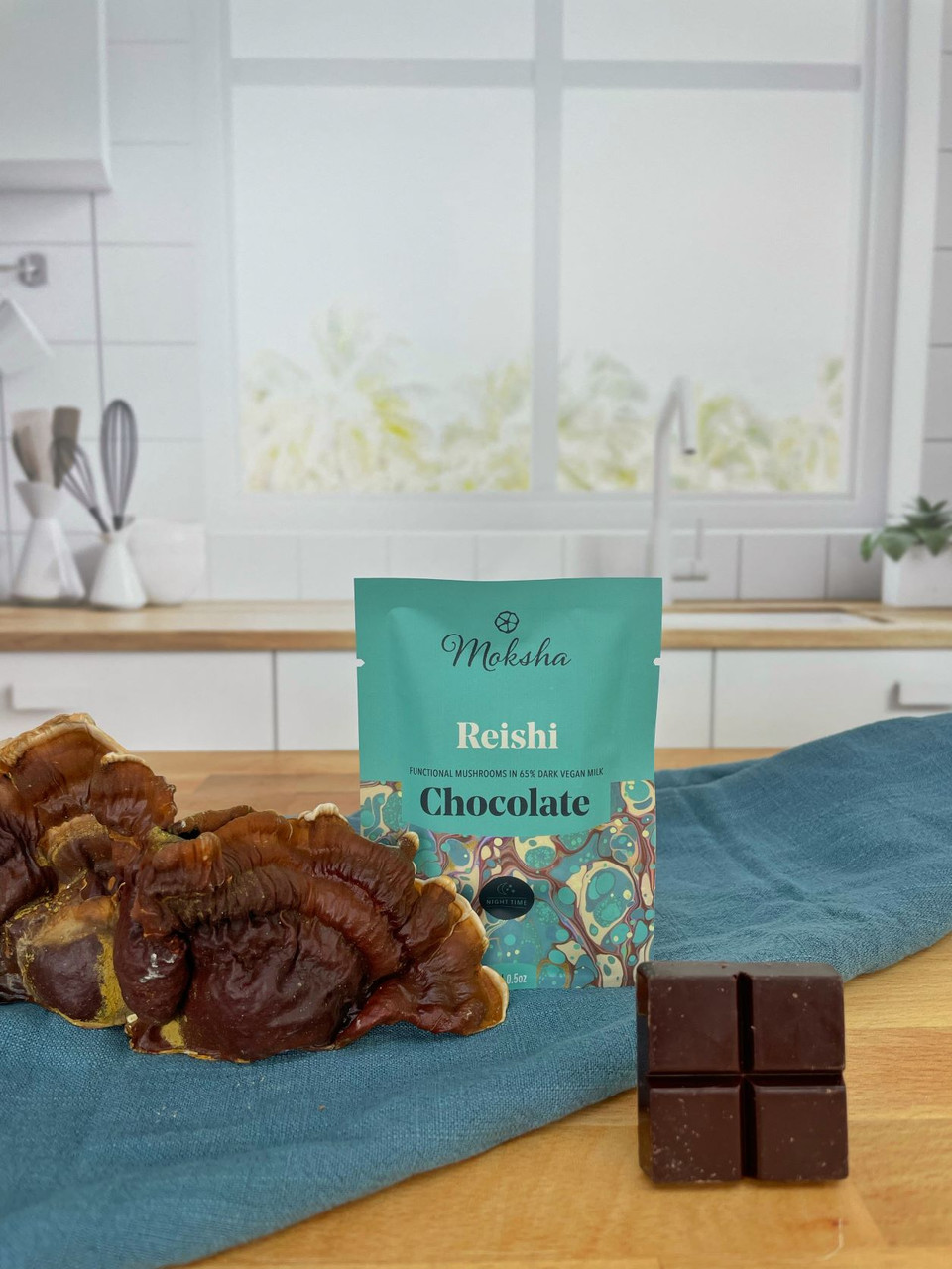 Organic Reishi Dark Chocolate Bar 65% Cacao - Vegan, Gluten-Free, Antioxidant-Rich Superfood for Relaxation & Sleep Support - Perfect for Evening Dessert, Stress Relief & Healthy Nighttime Snacking