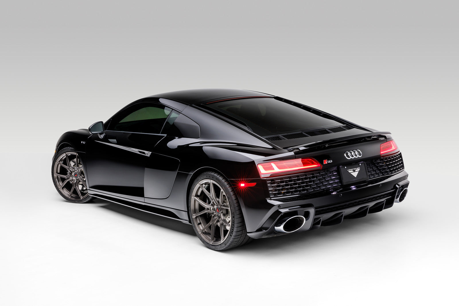 Audi R8 20 VPX 101 Liquid Smoke - High Performance Car Accessory for Racing & Car Enthusiasts - Perfect for Track Days & Auto Shows