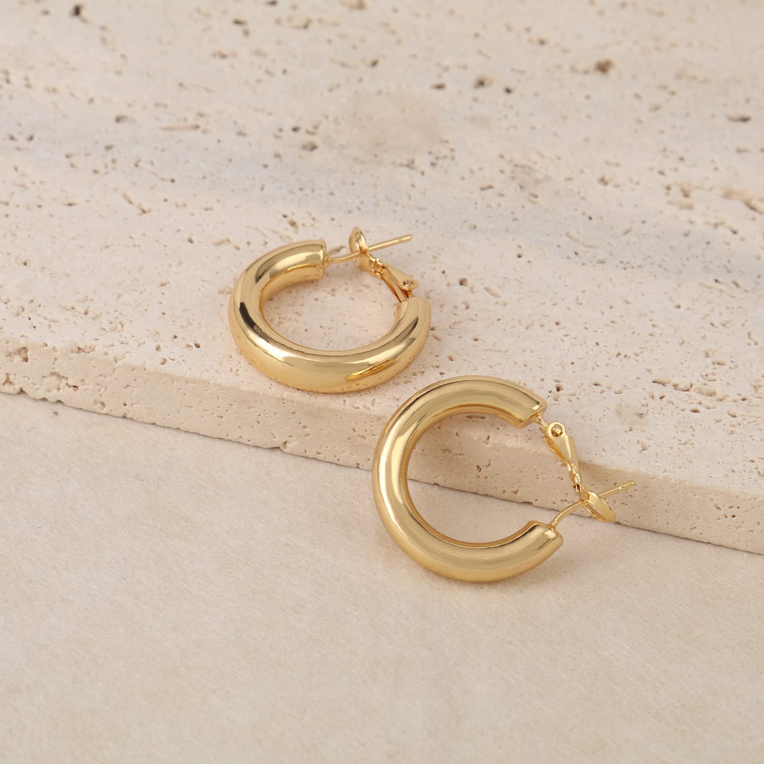 Dreamfox 6/8 Pairs Small Huggie Hoop Earrings for Women - Hypoallergenic 14K Gold Plated Minimalist Stud Earrings Set - Perfect for Christmas Gifts, Daily Wear, Work, Parties & Special Occasions