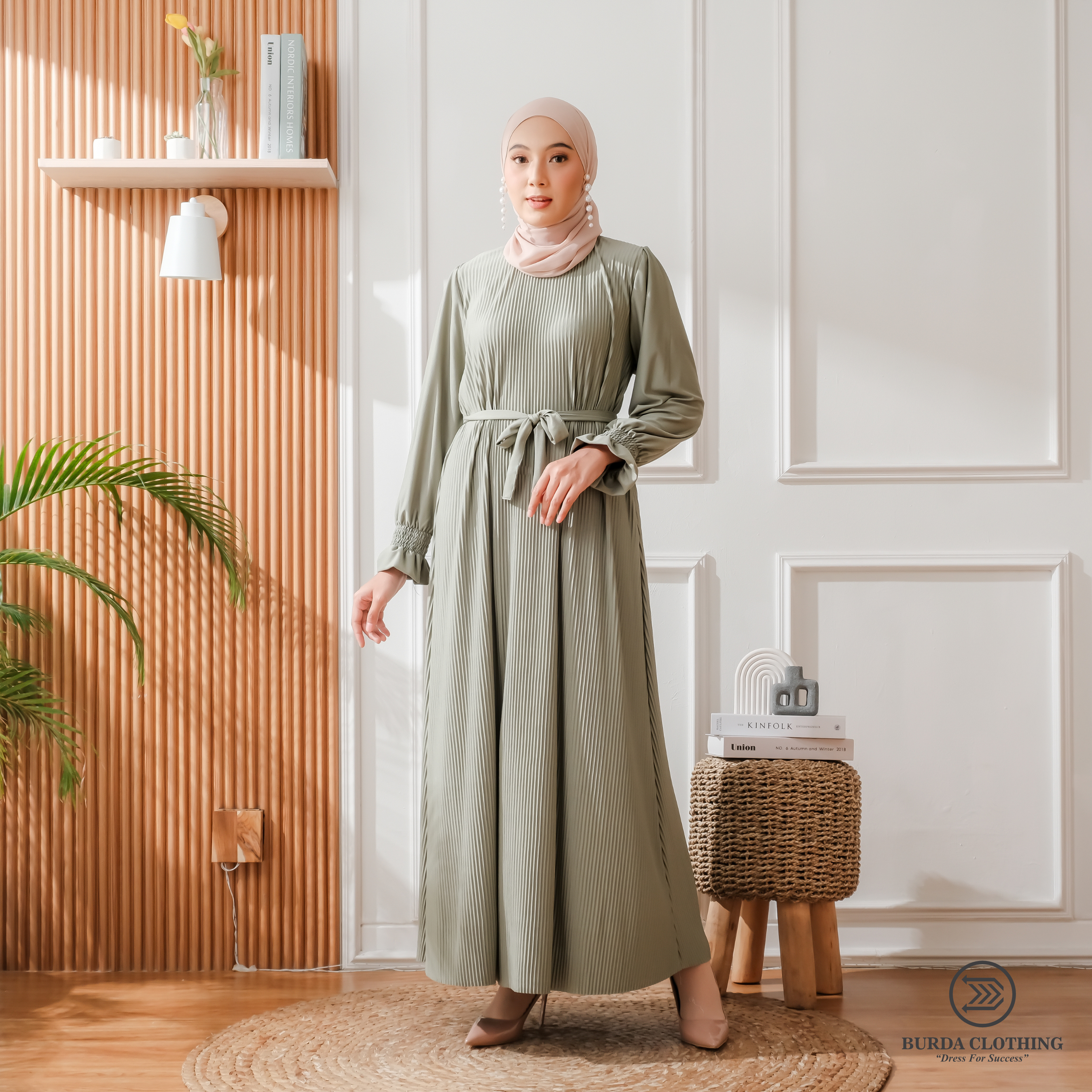 Women's Plain Green Dress - Elegant & Comfortable Casual Wear for Office, Party & Everyday Outfits