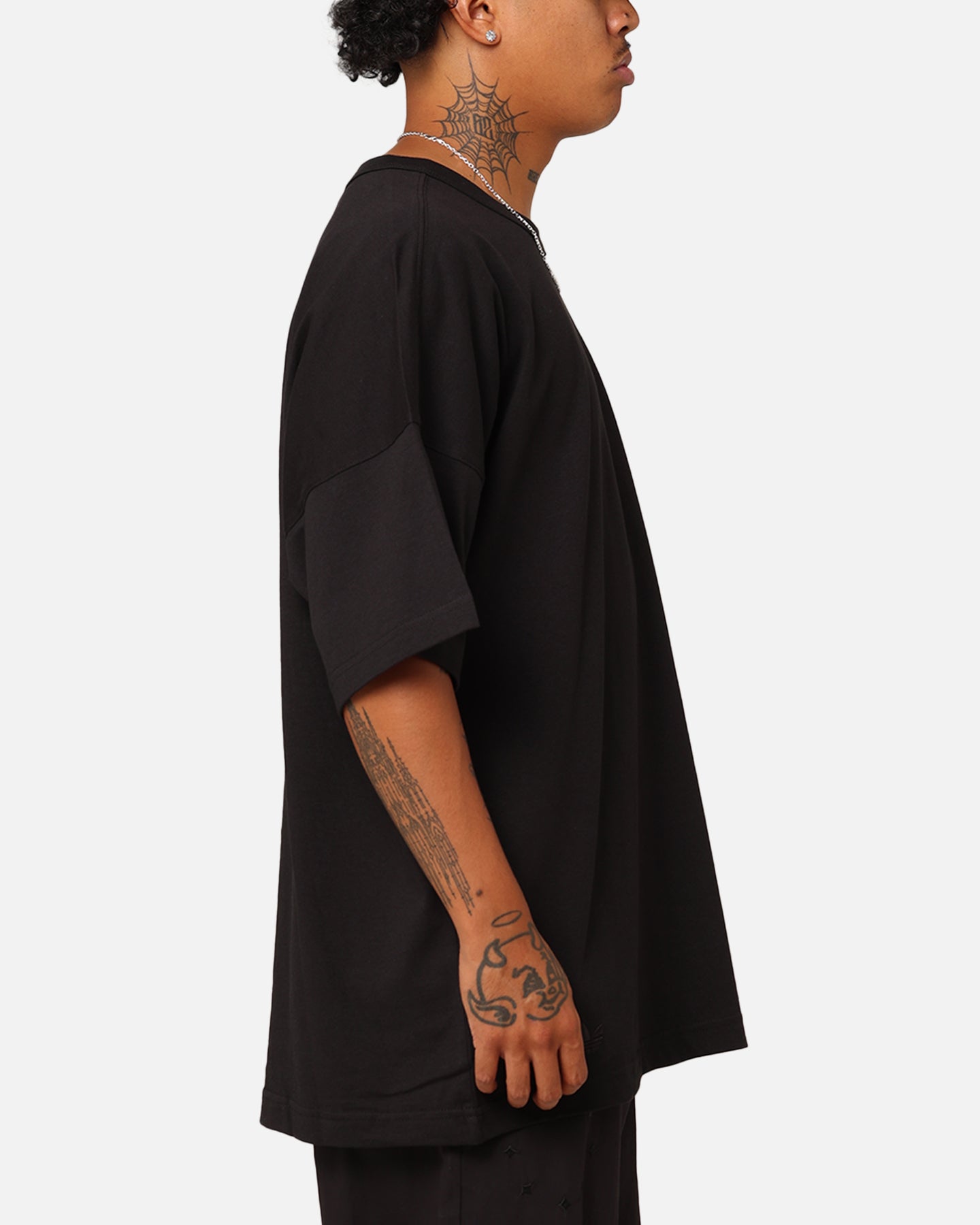 Adidas Street Neuclassic T-Shirt for Men - Black Cotton Casual Tee for Streetwear & Everyday Wear