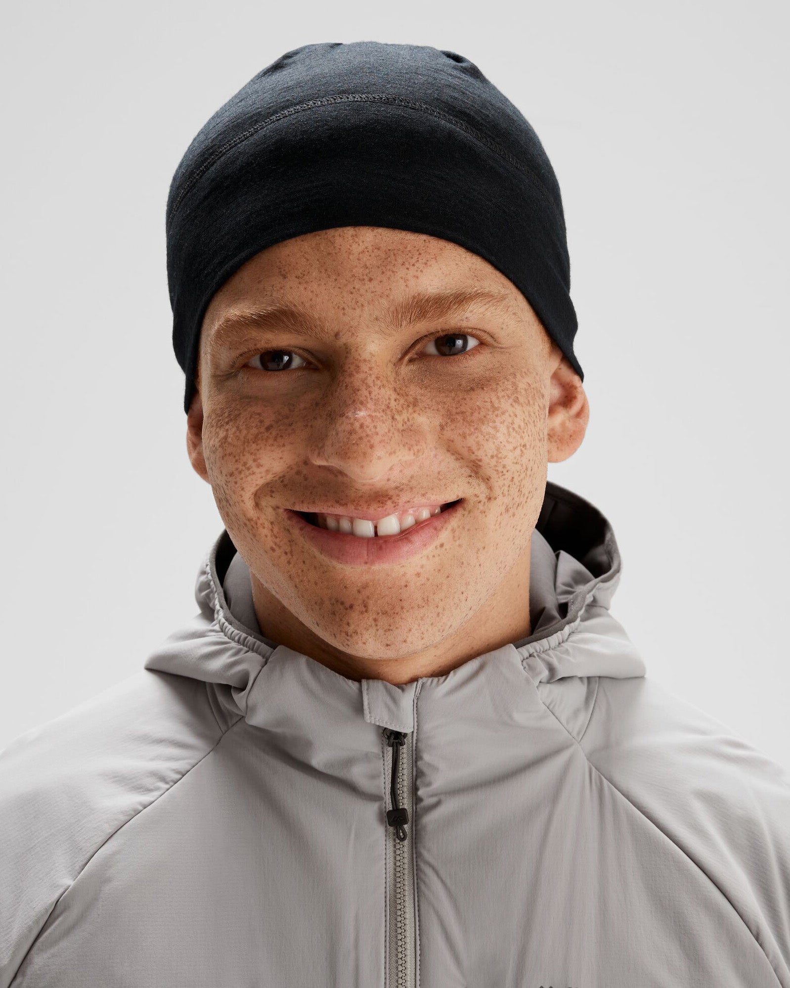 Premium Core Spun 165 Beanie for Men & Women - Soft & Warm Winter Hat in Black - Perfect for Skiing, Hiking & Outdoor Activities