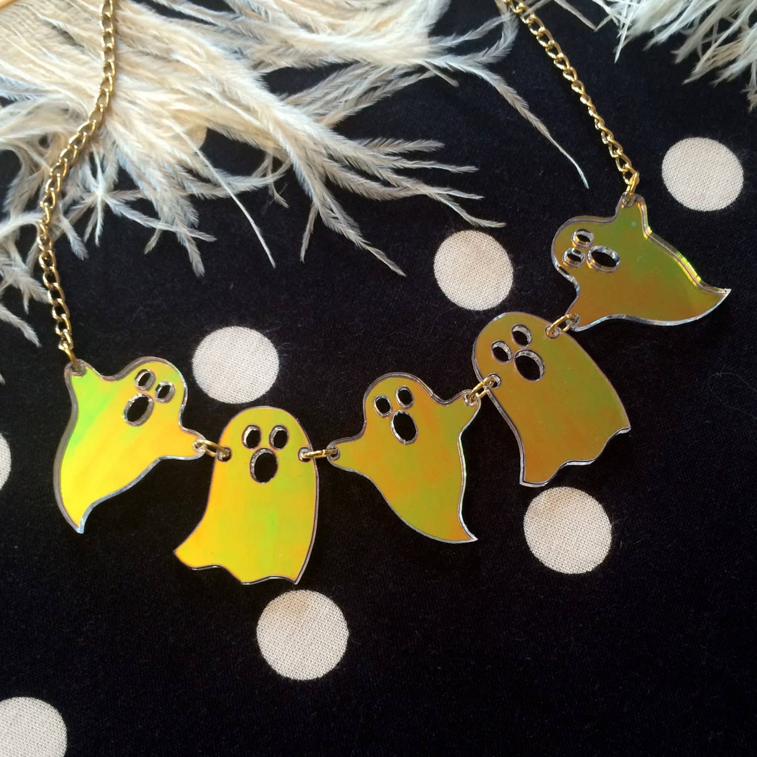 5 Ghostly Friends Necklace - Halloween Jewelry for Women, Cute Ghost Pendant Necklace, Spooky Gift for Best Friends - Perfect for Halloween Parties & Costume Accessories