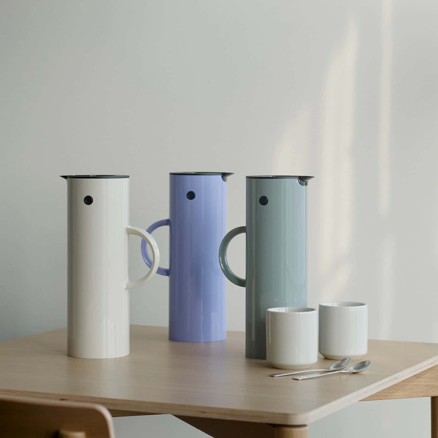 STELTON Em77 1L Vacuum Insulated Stainless Steel Water Bottle - Keeps Drinks Hot/Cold for Hours - Perfect for Travel, Office & Outdoor Activities - Soft Sand Color