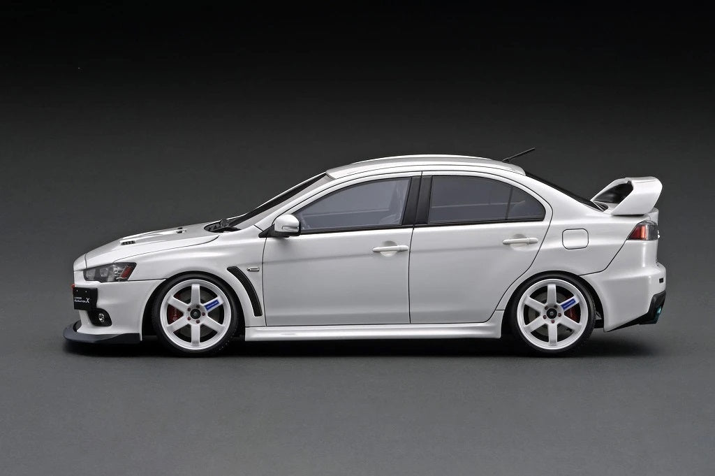 1:18 Scale Mitsubishi Lancer Evolution X (CZ4A) Diecast Model Car - White Collectible Toy for Car Enthusiasts | Perfect for Display, Gifts, and Racing Collections
