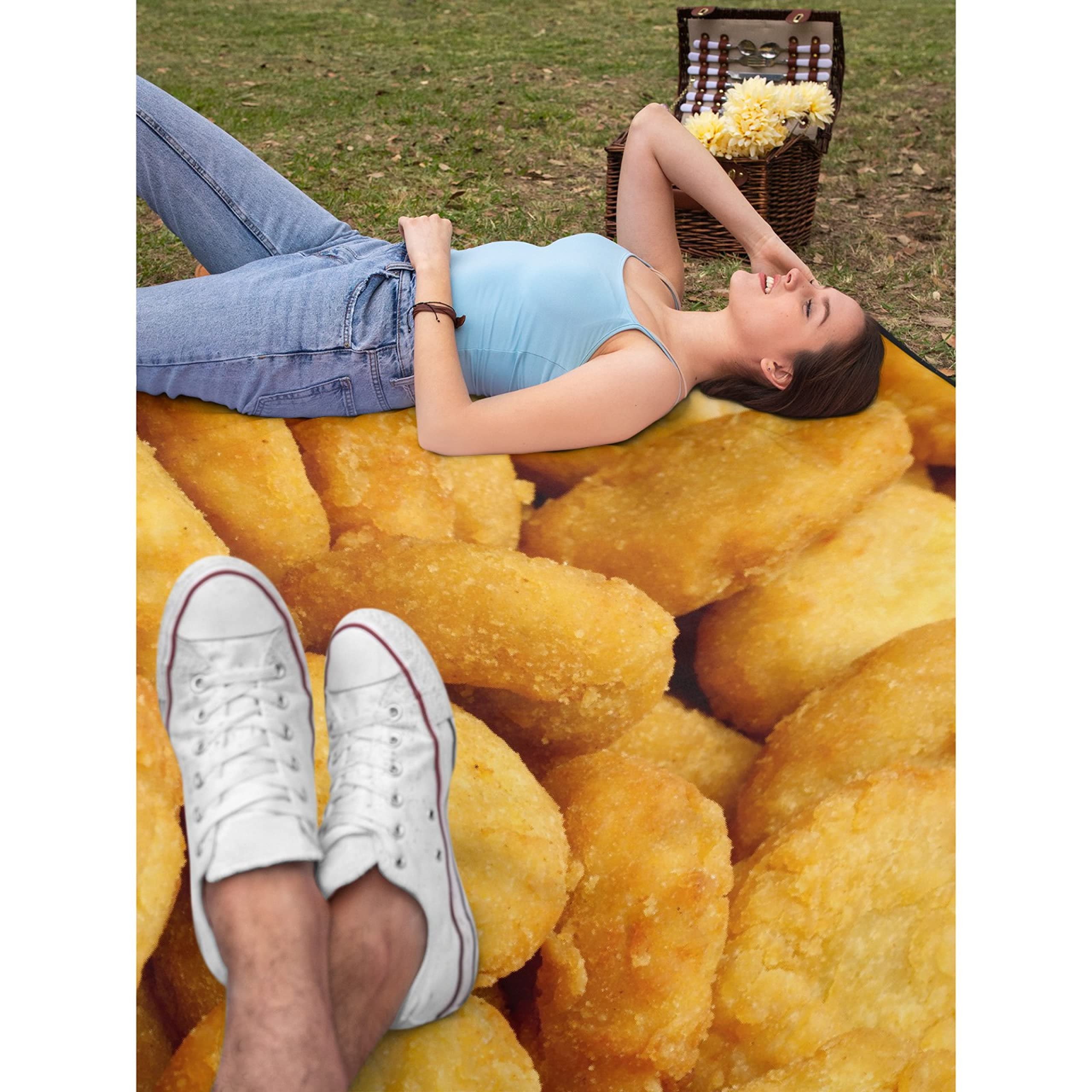 Funny Chicken Nuggets Plush Fleece Throw Blanket - Soft, Warm & Cozy XL 120x90 Inch - Perfect for Girls, Boys & Family - Great for Bed, Sofa, Couch & Chair - Ideal Gift for Food Lovers & Blanket Enthusiasts