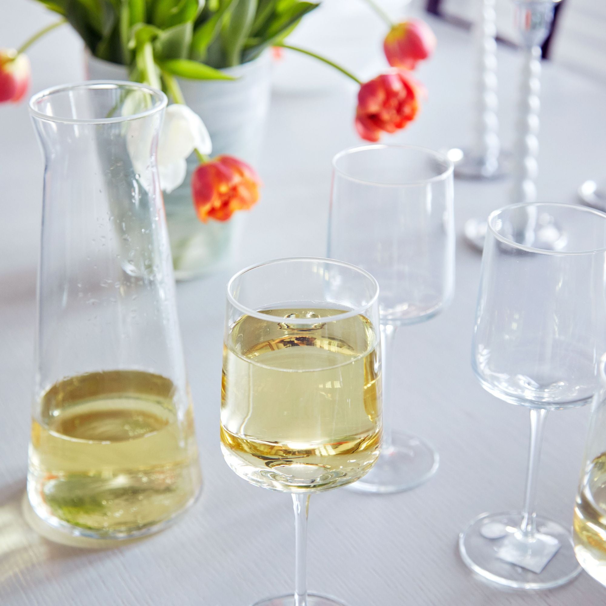 Premium Clear Glass Decanter with White Rim - Elegant Wine Aerator for Red Wine, Whiskey & Liquor - Perfect for Dinner Parties, Gifts & Home Bar Accessories