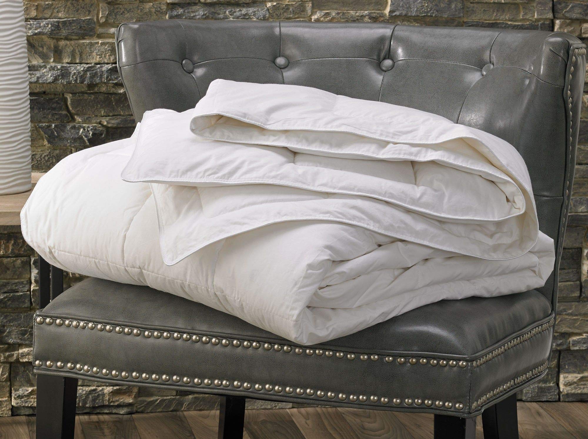 Marriott Hypoallergenic King Size Down Comforter - 108