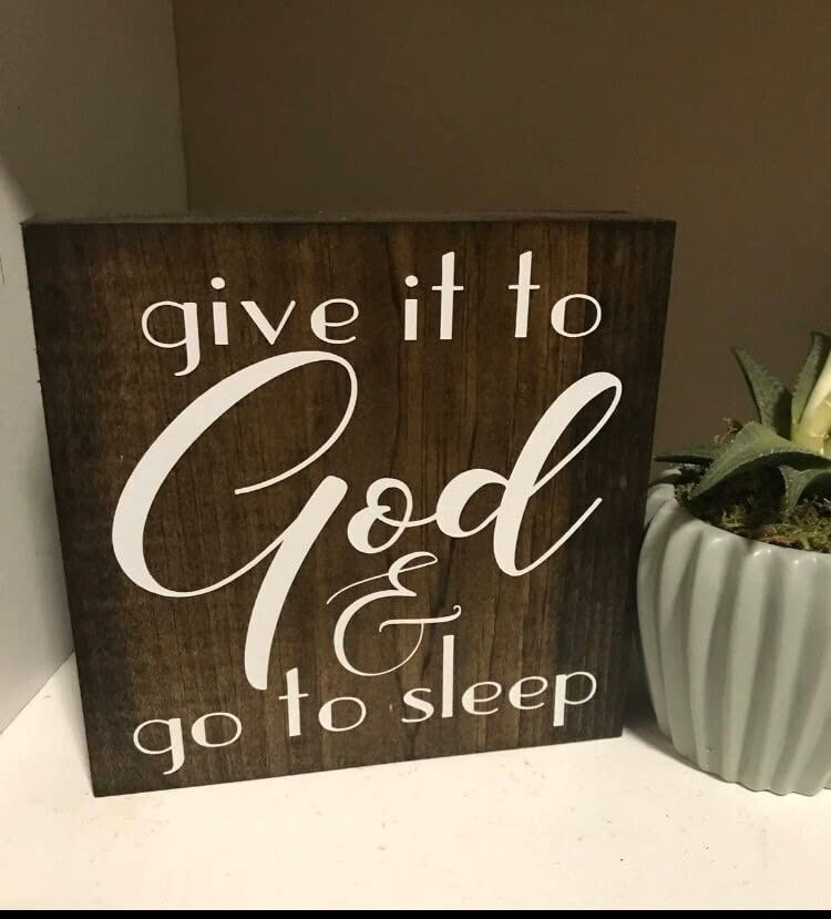 HOUVSSEN 8x8 Inch Wooden Prayer Sign - Faith-Based Bedroom Decor, Farmhouse Style Wall Art, Inspirational Gift for Christians - Perfect for Bedside, Home, Office & Church Decor