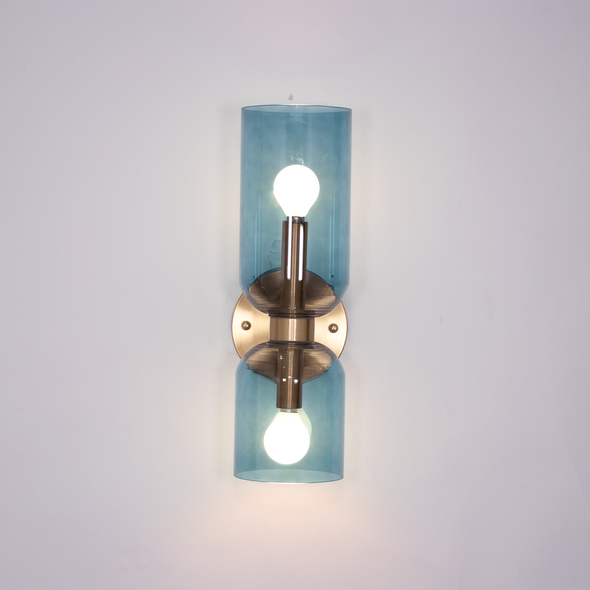 Edie Wall Lamp - Modern LED Sconce Light for Bedroom, Living Room & Hallway - Dimmable Plug-in Wall Light Fixture with Adjustable Arm - Perfect for Reading, Decor & Ambient Lighting