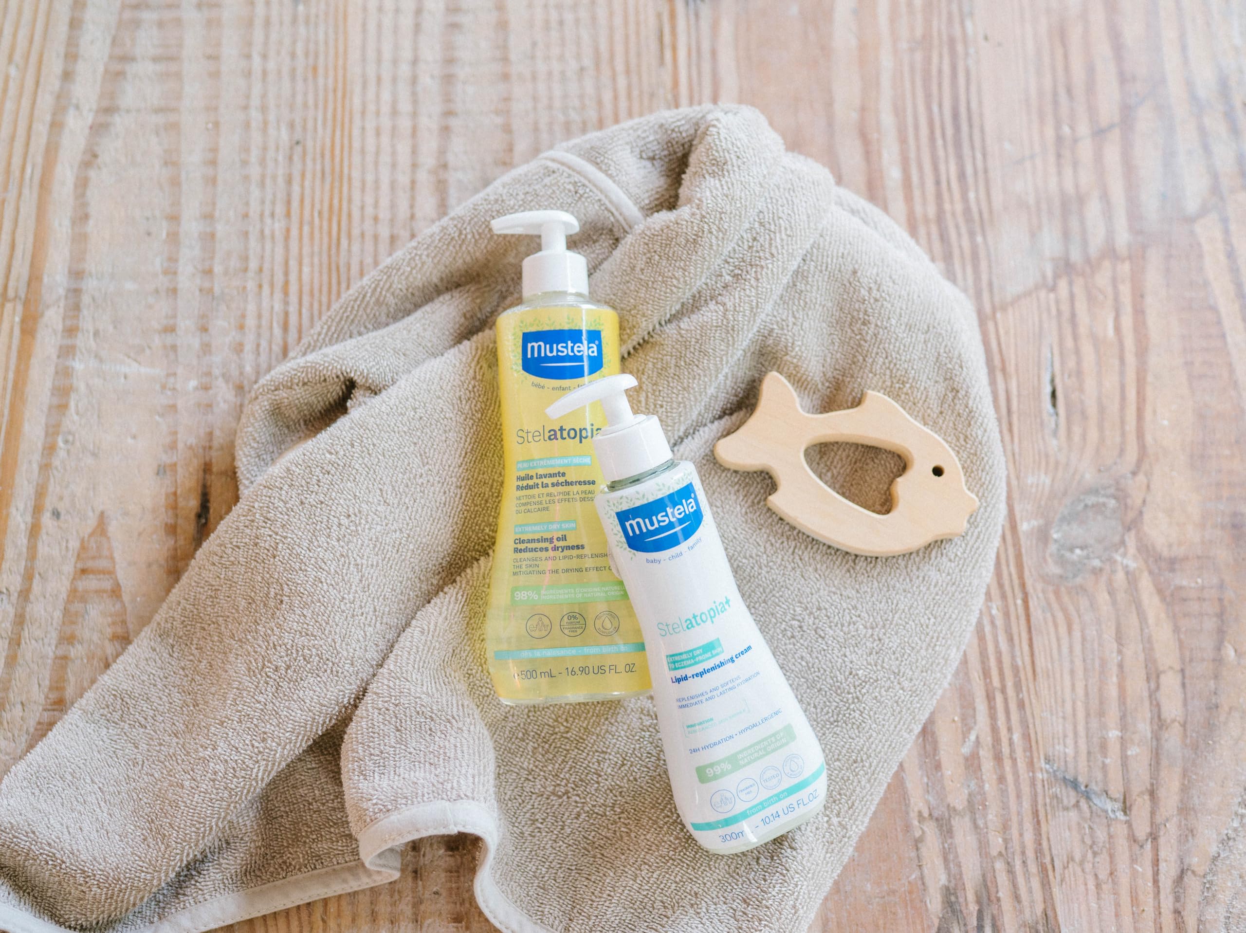 Mustela Stelatopia Eczema-Prone Baby Cleansing Oil | Natural Avocado & Sunflower Oil Body Wash | Fragrance-Free, Tear-Free & EWG Verified | 16.9 fl oz | Gentle Skin Care for Babies & Sensitive Skin | Perfect for Bath Time & Daily Cleansing Routine
