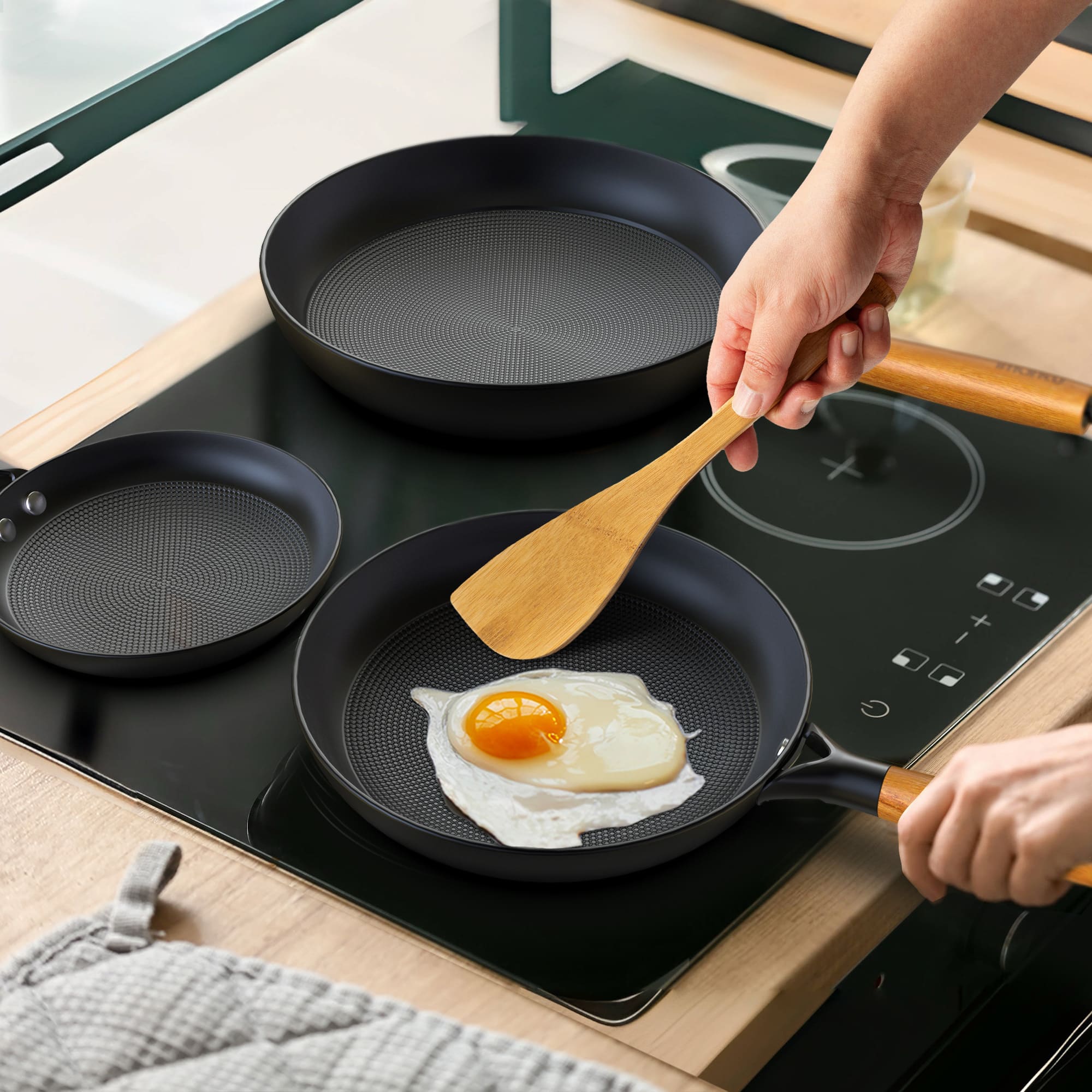 Non-Stick Frying Pan Set with Wooden Handle - 8